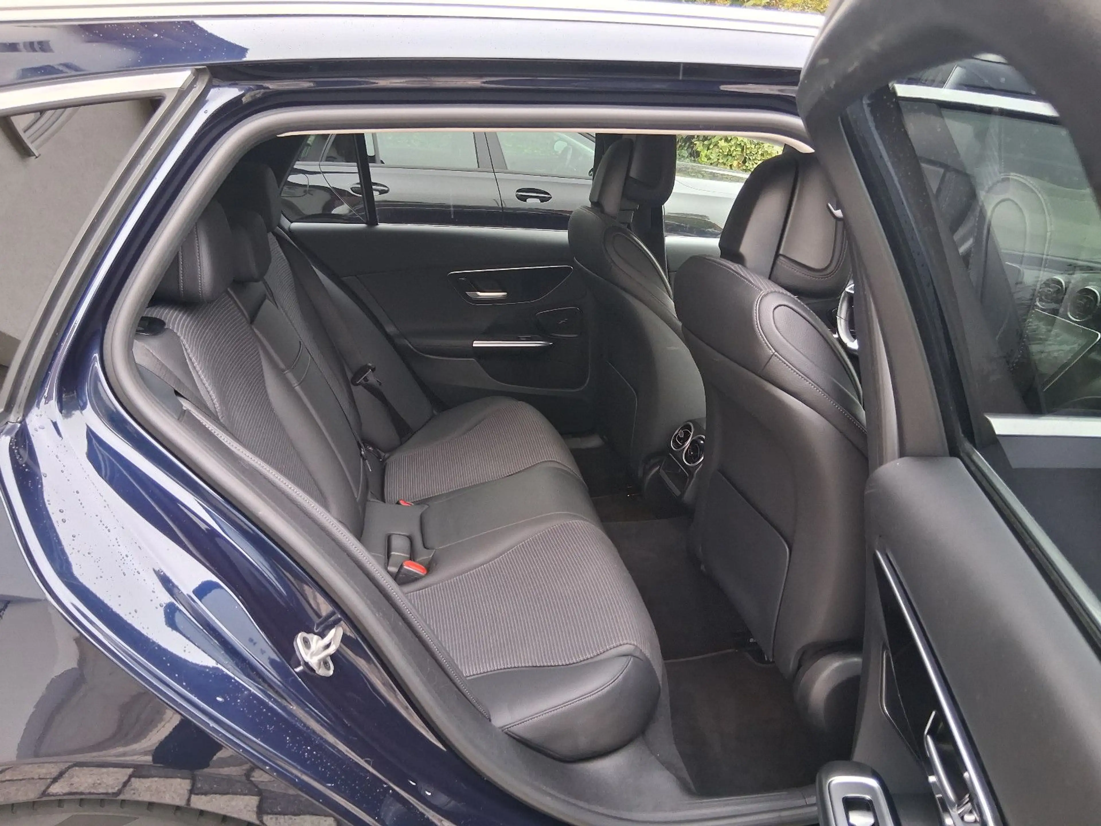 Mercedes-Benz C 220 d T Modell AVANTGARDE mit Distronic, LED — photo 15