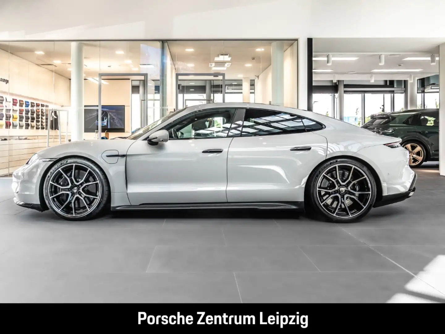 Porsche Taycan Turbo S ActiveRide Burmester PCCB INDIVIDUAL Gris - 2