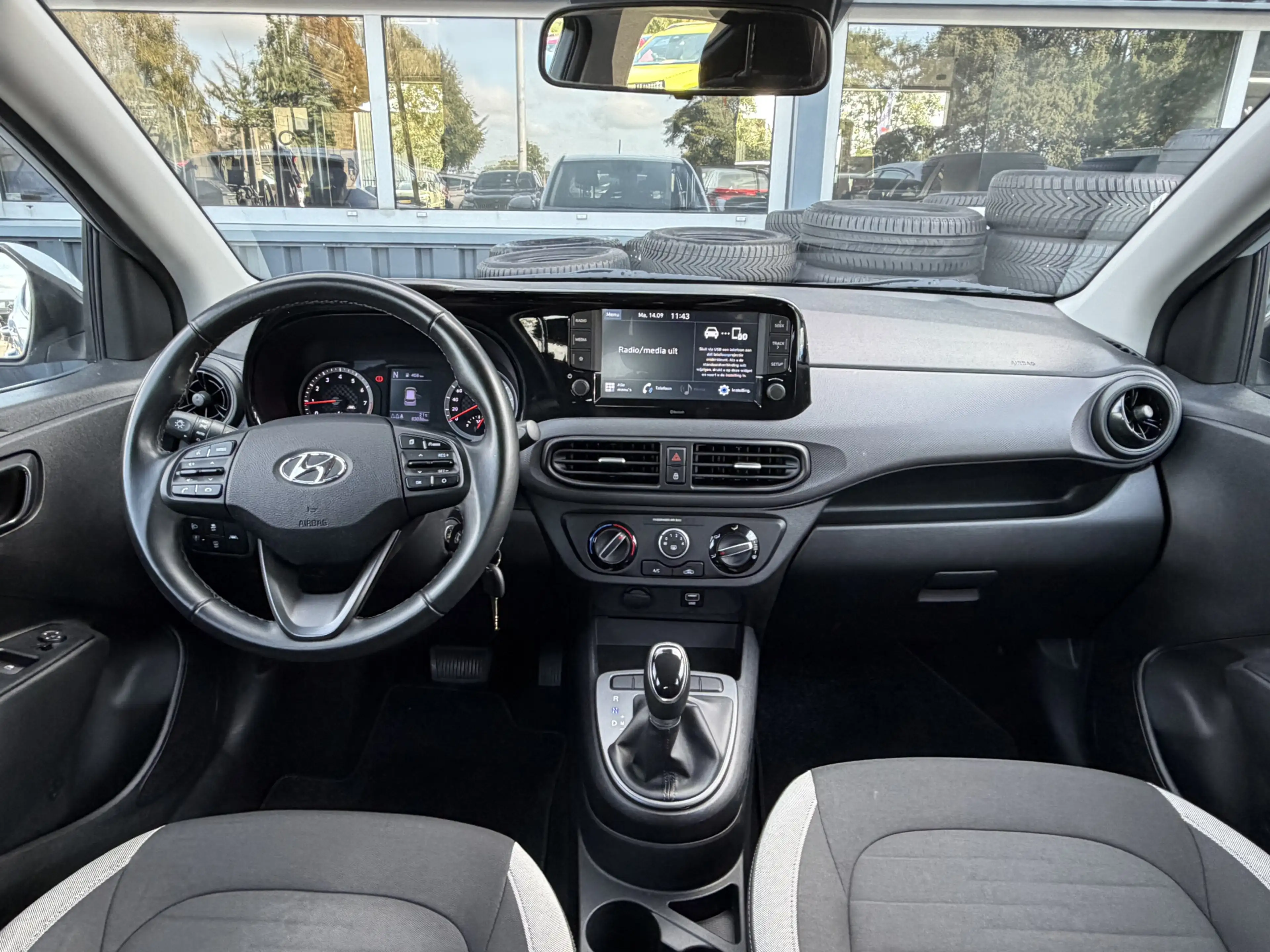 Hyundai i10 1.0 Comfort 5-zits Lm velgen / Automaat — photo 13
