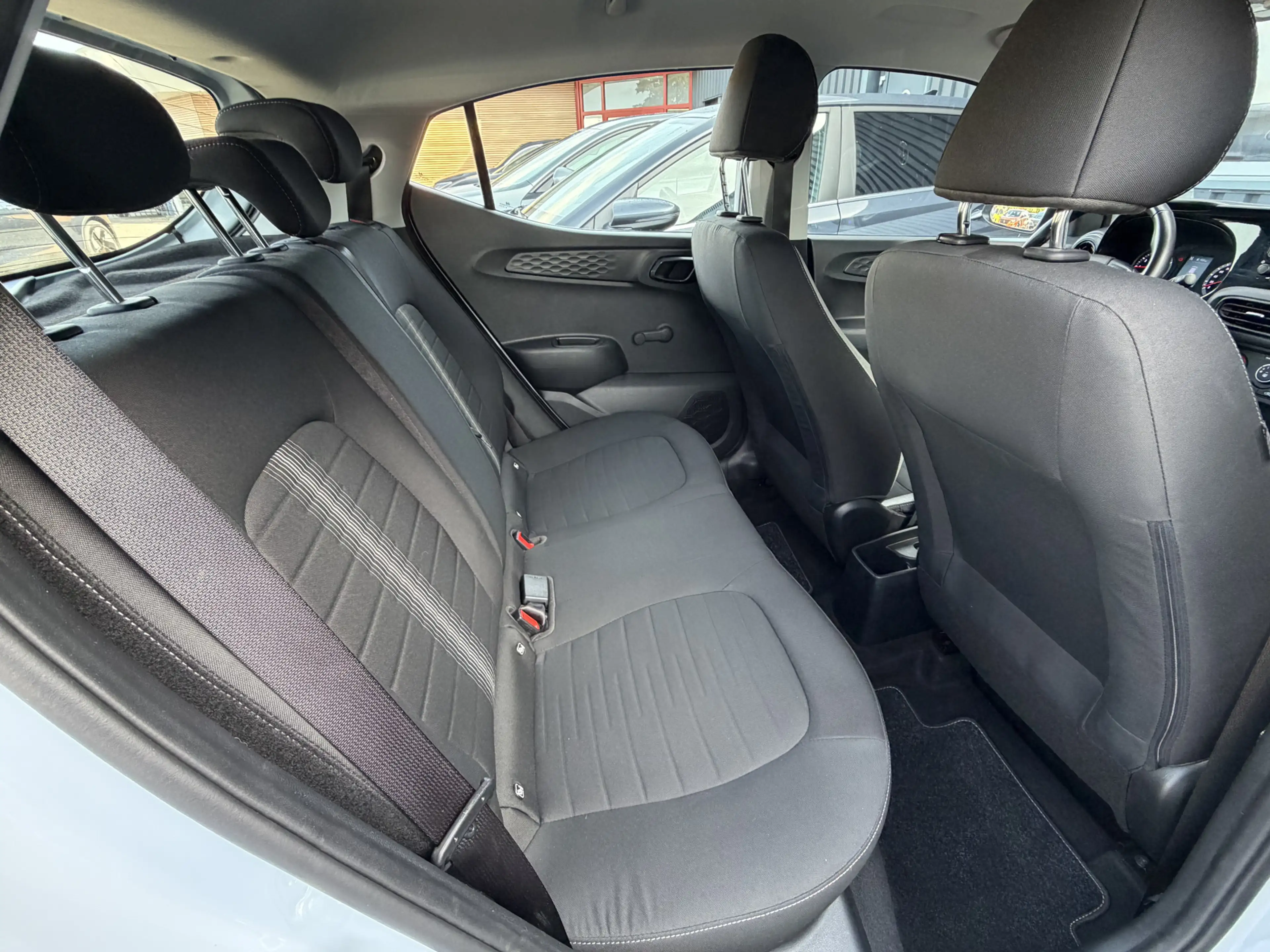 Hyundai i10 1.0 Comfort 5-zits Lm velgen / Automaat — photo 14