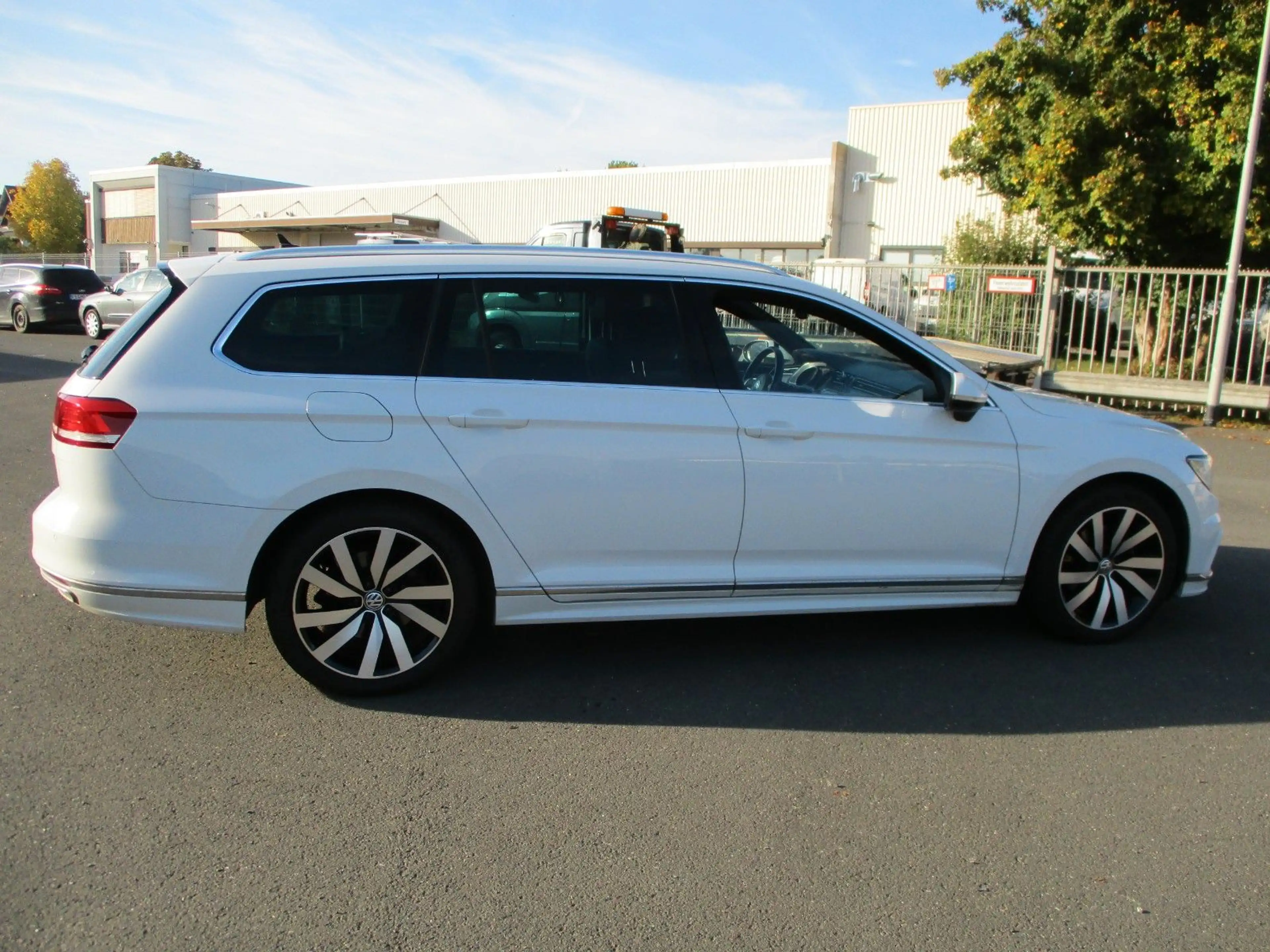 Volkswagen Passat Variant Passat R-Line Comfortline Unfallfrei 1 Hand DSG — photo 3