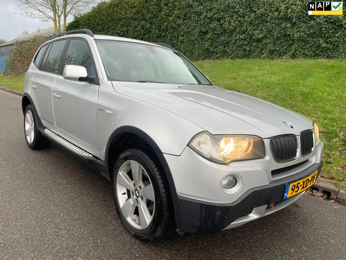 BMW X3 2.0i Executive - Leder - Sportstoelen Gris - 1