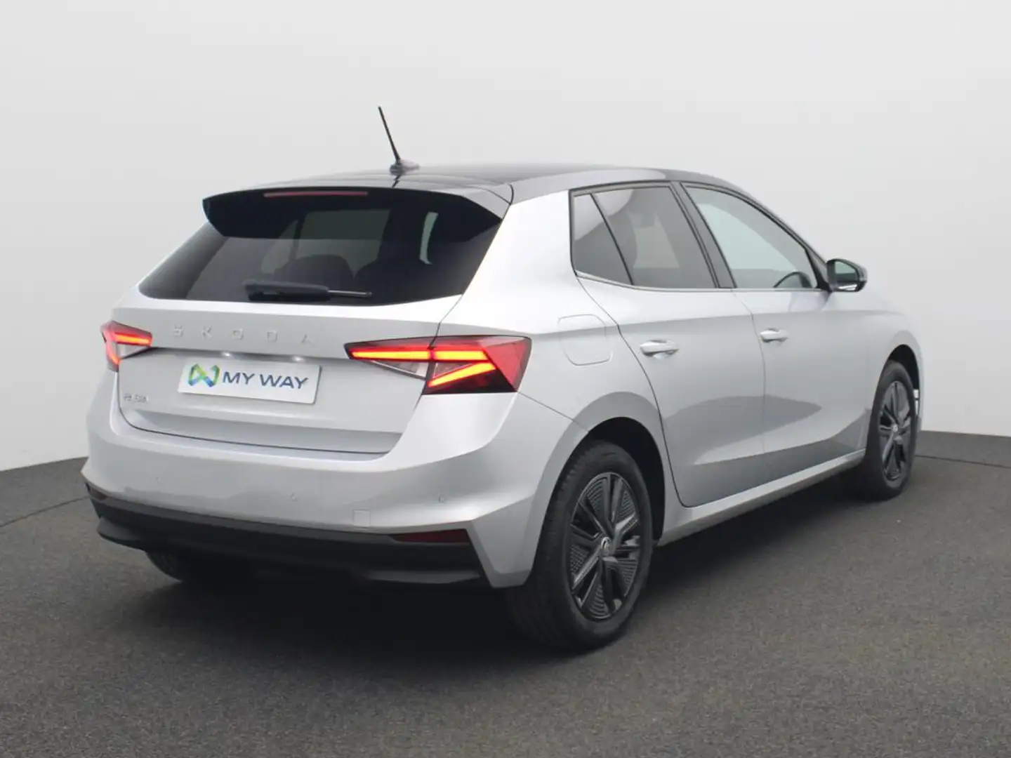 Skoda Fabia SELECTION 1.0 TSI 95 PK 5v / Cruise Control / PDC / Apple Carplay Zilver - 2