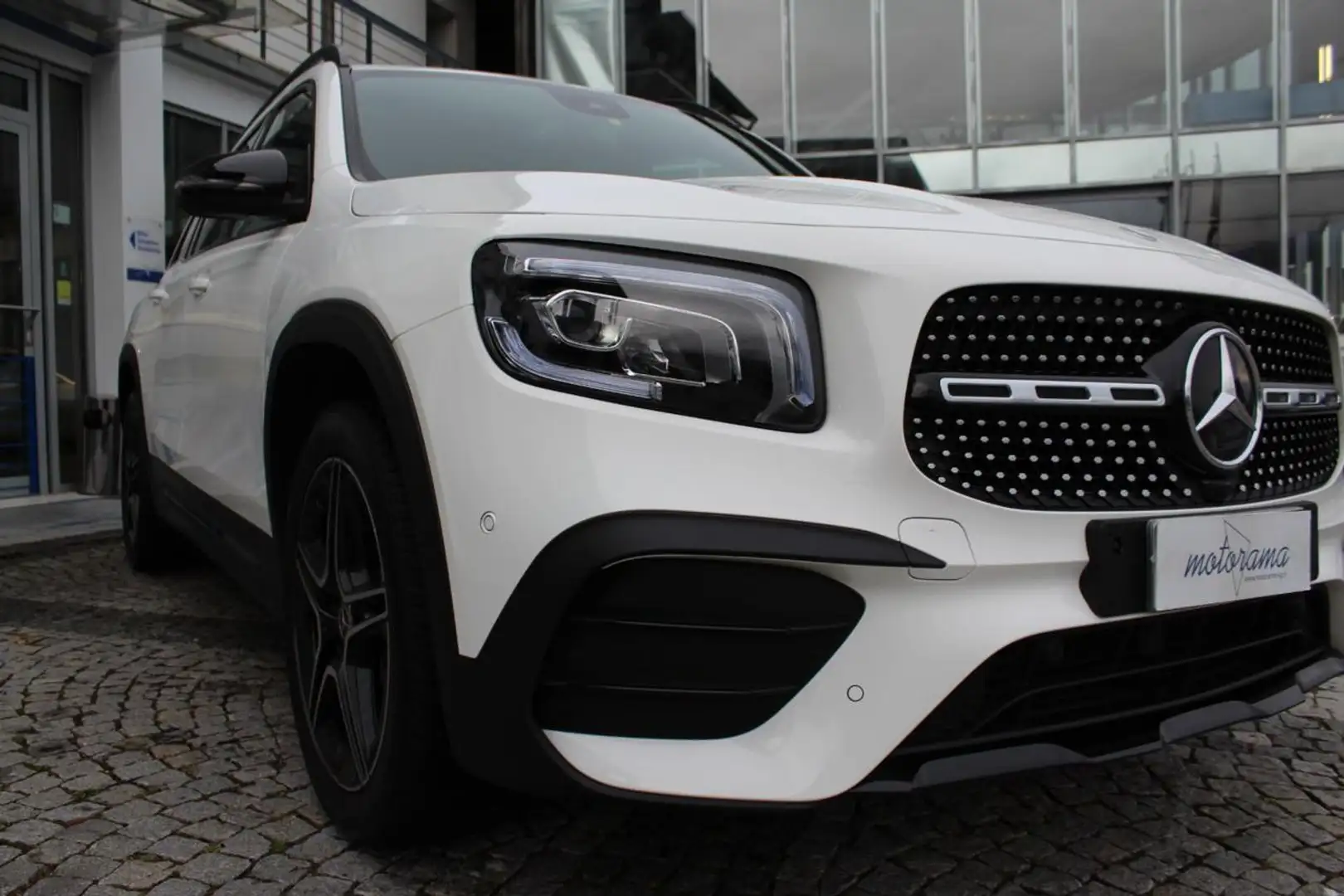 Mercedes-Benz GLB 220 d Automatic 4Matic Premium AMG Bílá - 1