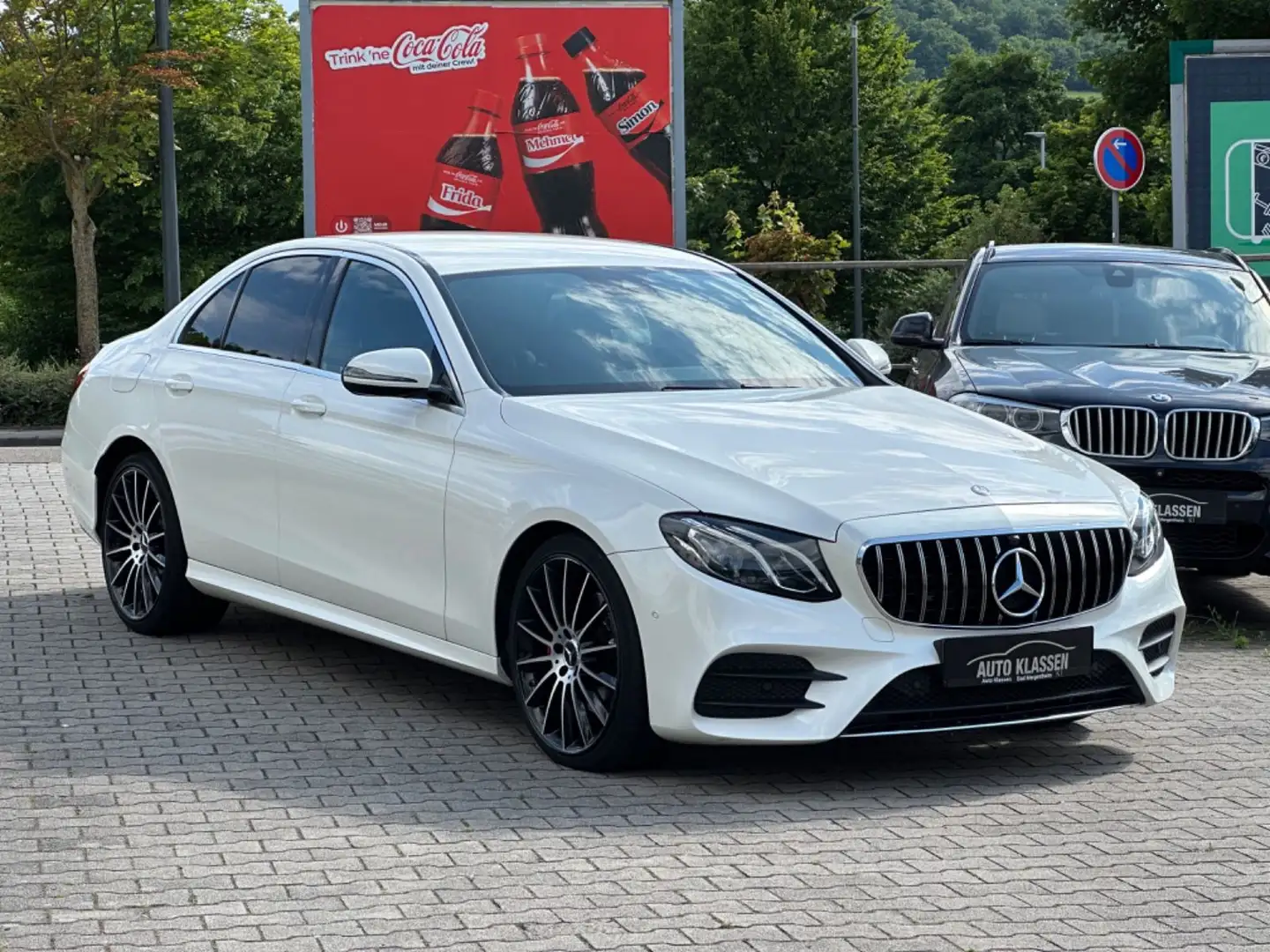 Mercedes-Benz E 220 d Lim. /AMG-Line/Widescreen/LED/Kamera Weiß - 1