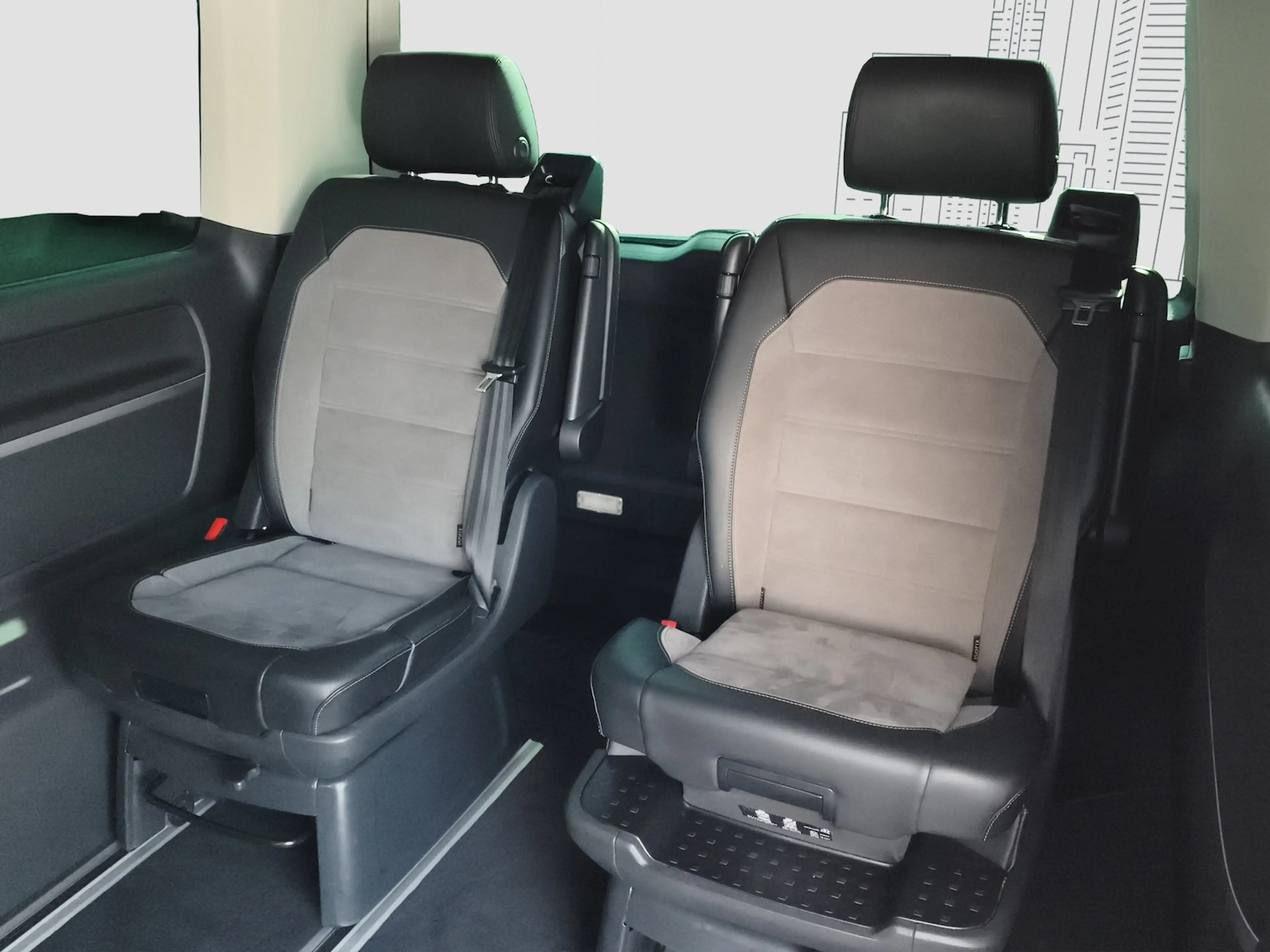 Volkswagen T6.1 Multivan 2.0 TDI 4MOTION AHK ACC Standheiz. — photo 14