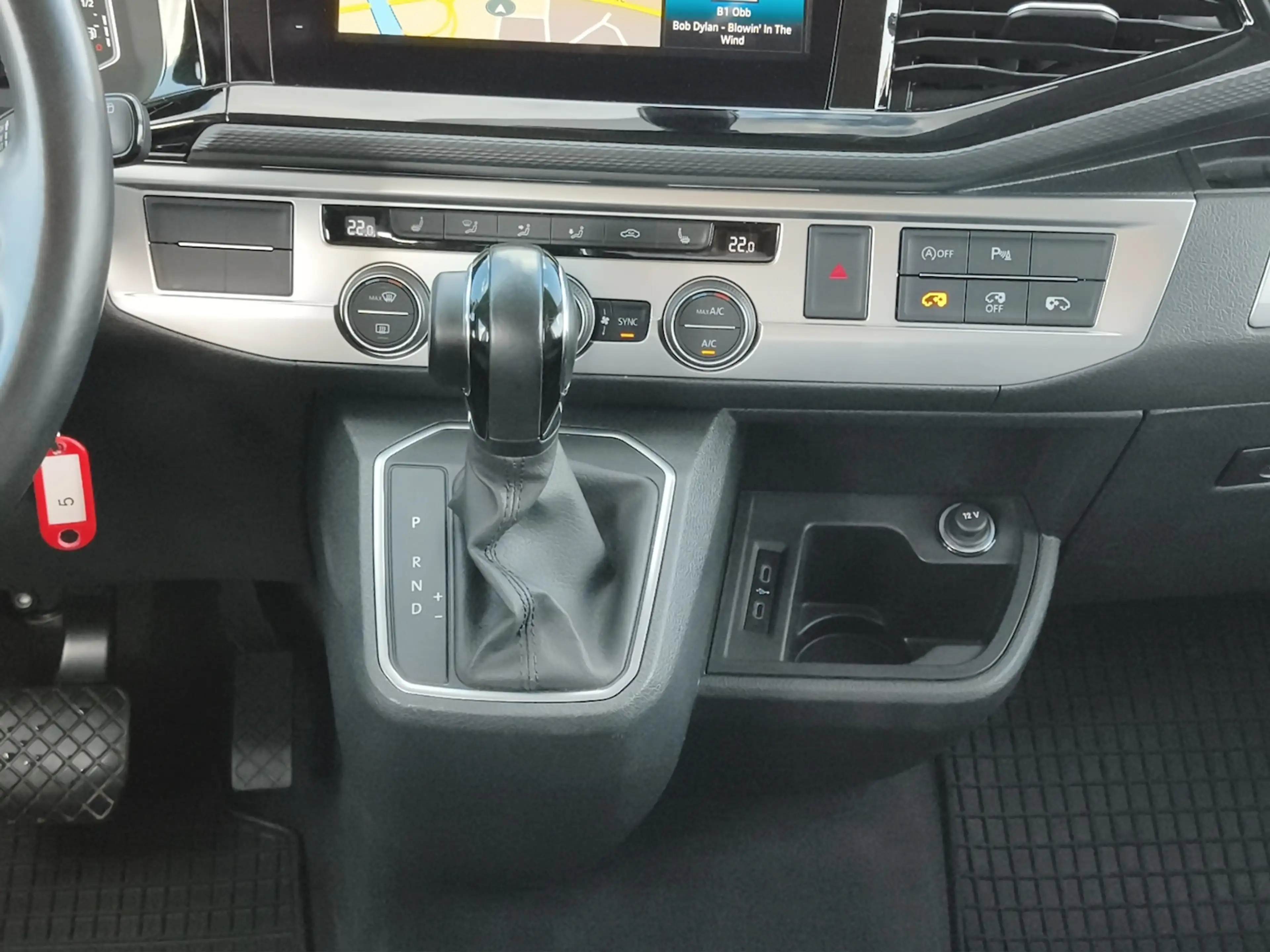 Volkswagen T6.1 Multivan 2.0 TDI 4MOTION AHK ACC Standheiz. — photo 12