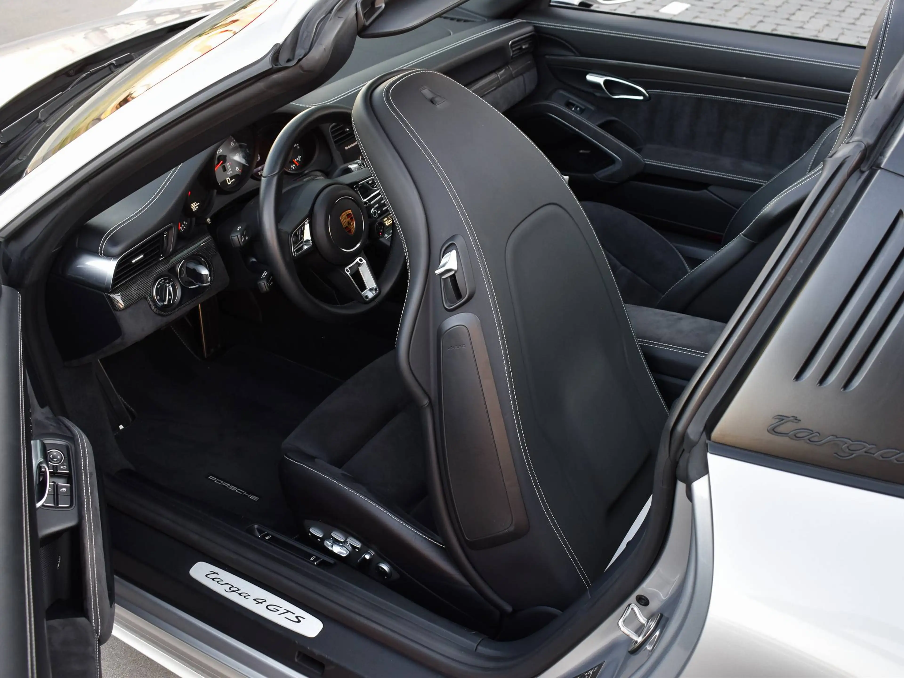 Porsche 911 991 Targa 4 GTS / GT Silver / Top Condition / Carbon / Rear axle steering / FULL — photo 15