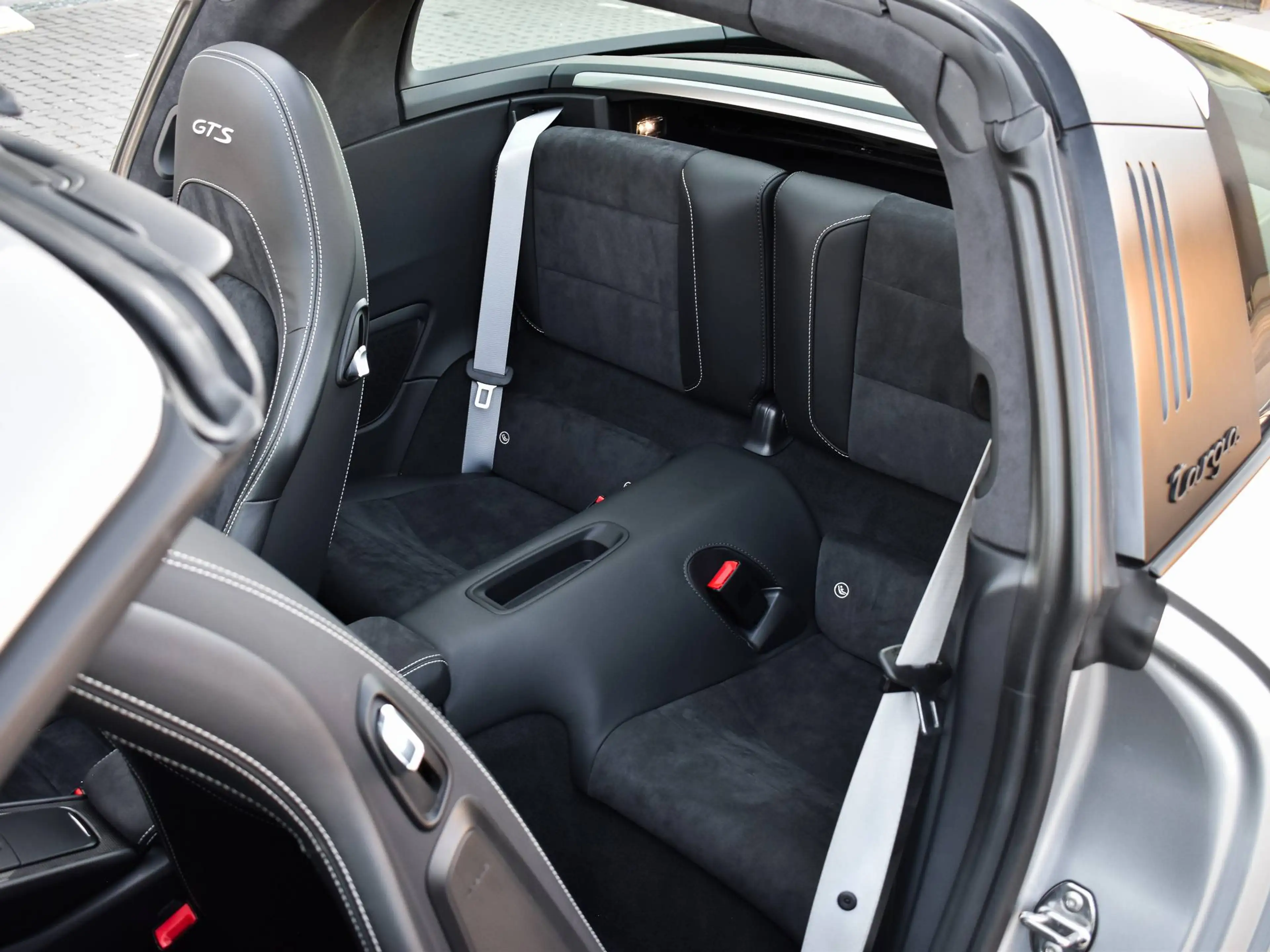 Porsche 911 991 Targa 4 GTS / GT Silver / Top Condition / Carbon / Rear axle steering / FULL — photo 16