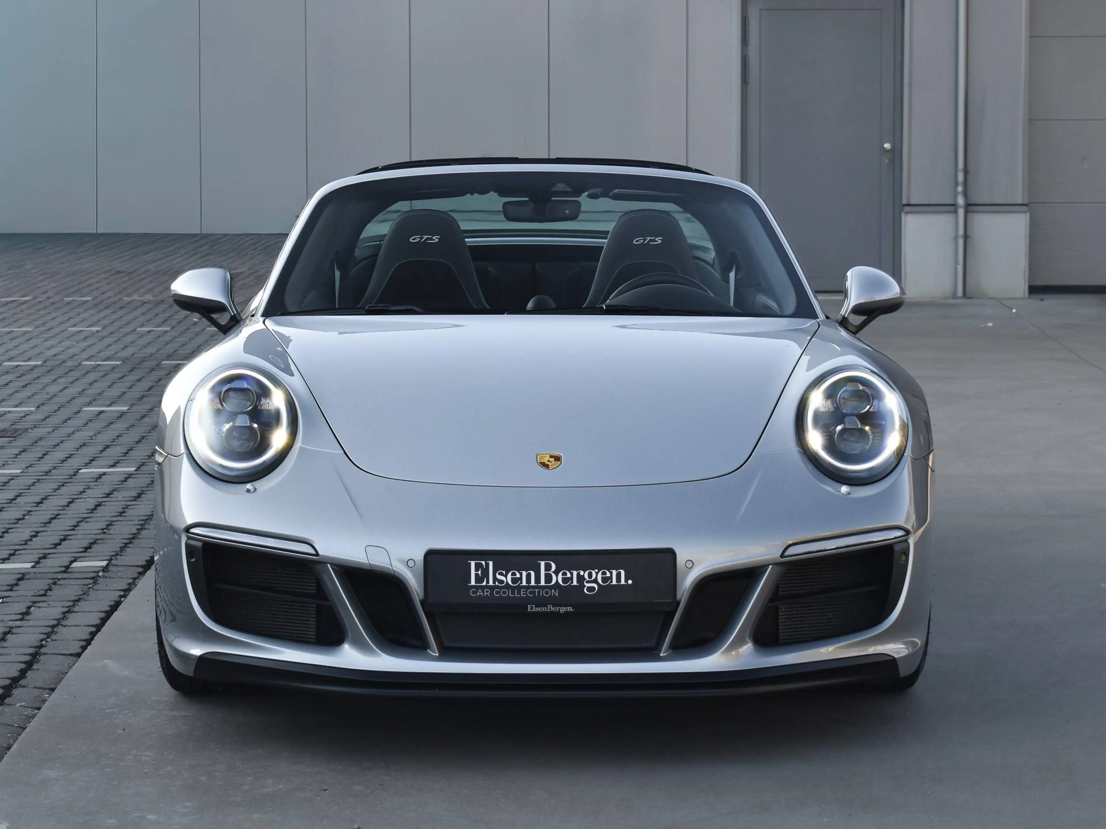 Porsche 911 991 Targa 4 GTS / GT Silver / Top Condition / Carbon / Rear axle steering / FULL — photo 19