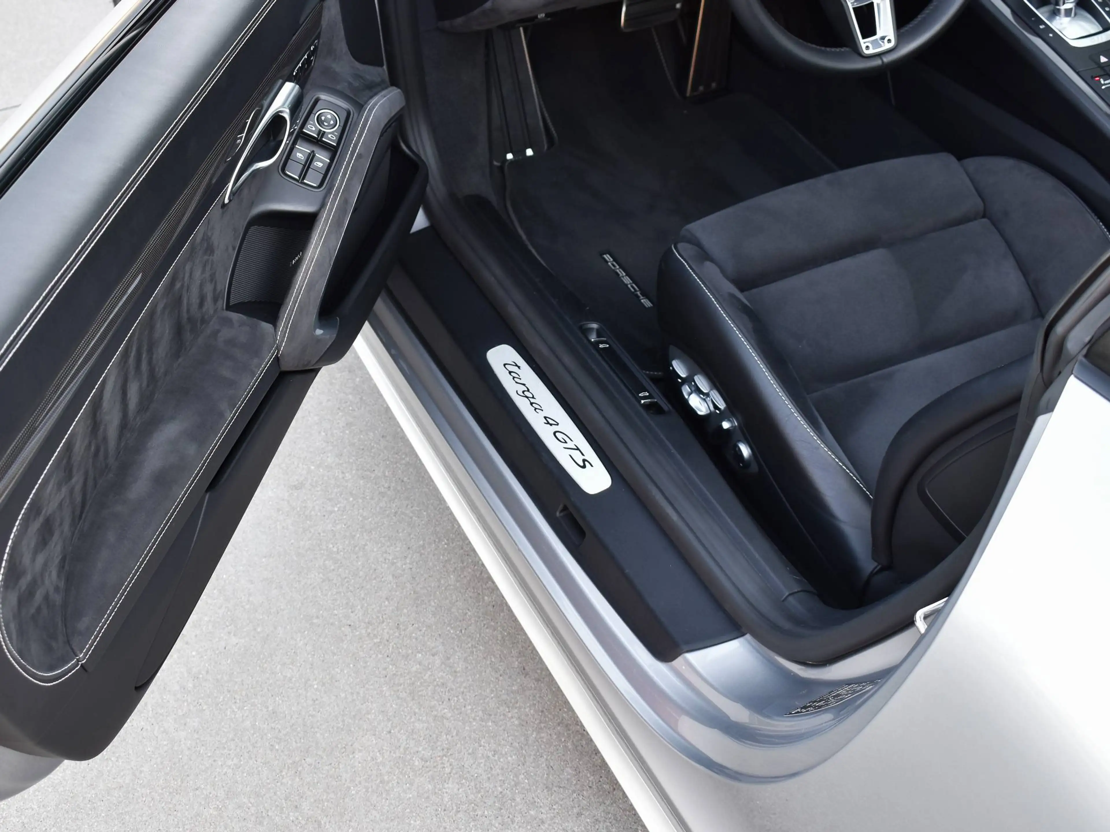Porsche 911 991 Targa 4 GTS / GT Silver / Top Condition / Carbon / Rear axle steering / FULL — photo 8