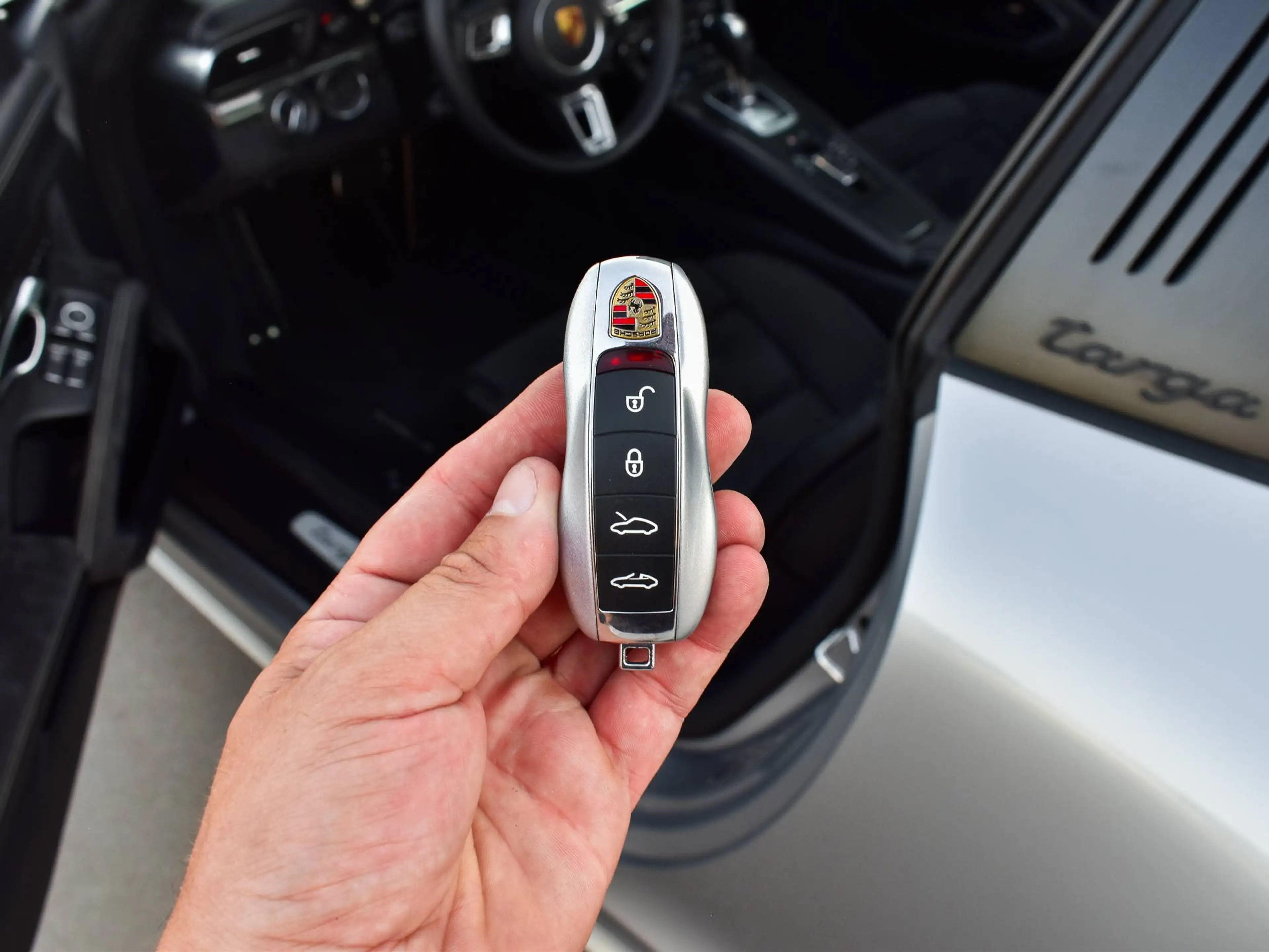 Porsche 911 991 Targa 4 GTS / GT Silver / Top Condition / Carbon / Rear axle steering / FULL — photo 27