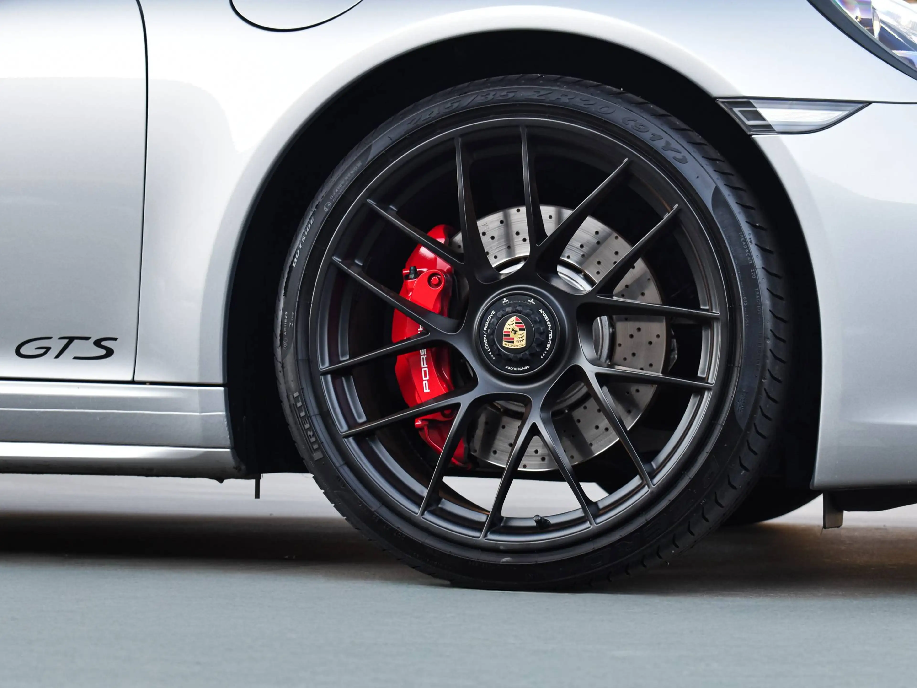Porsche 911 991 Targa 4 GTS / GT Silver / Top Condition / Carbon / Rear axle steering / FULL — photo 25
