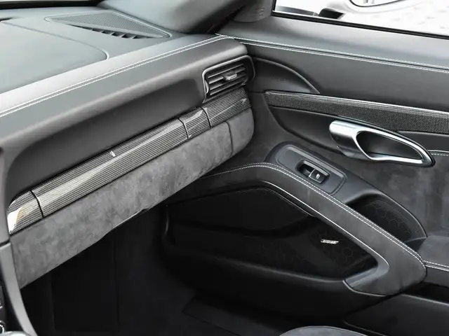 Porsche 911 view 12