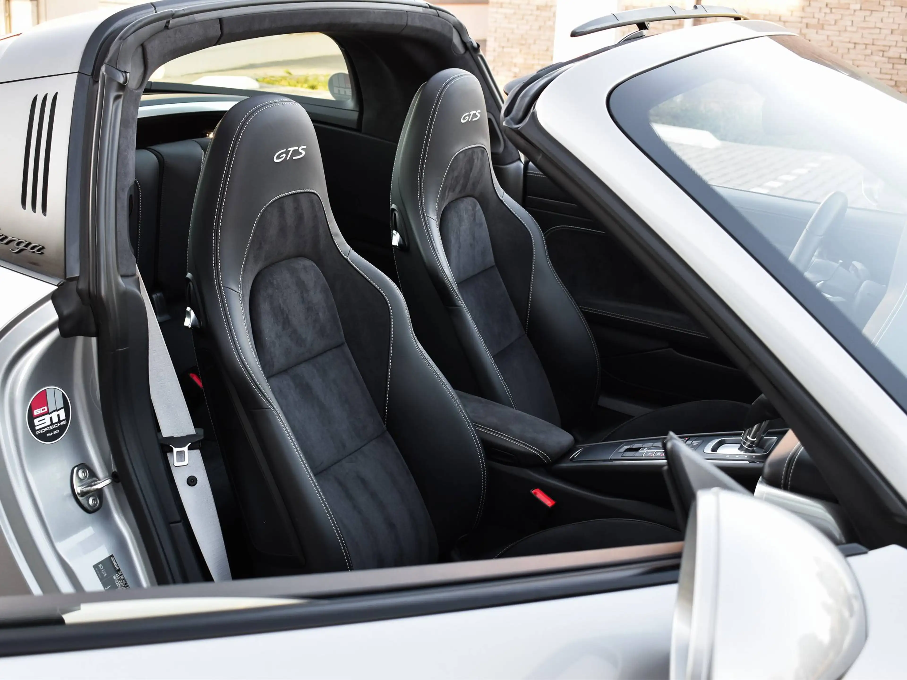 Porsche 911 991 Targa 4 GTS / GT Silver / Top Condition / Carbon / Rear axle steering / FULL — photo 23