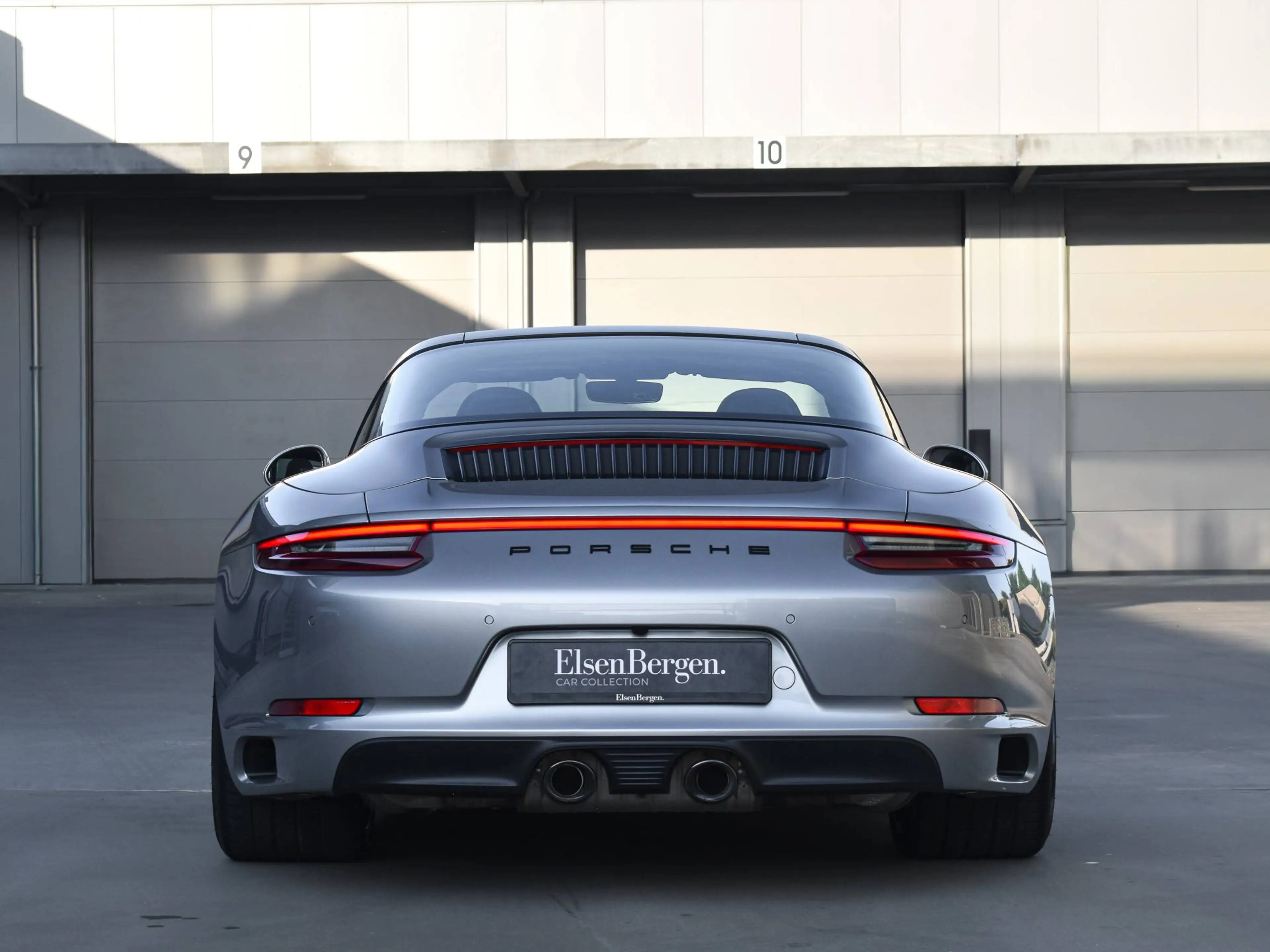 Porsche 911 991 Targa 4 GTS / GT Silver / Top Condition / Carbon / Rear axle steering / FULL — photo 18