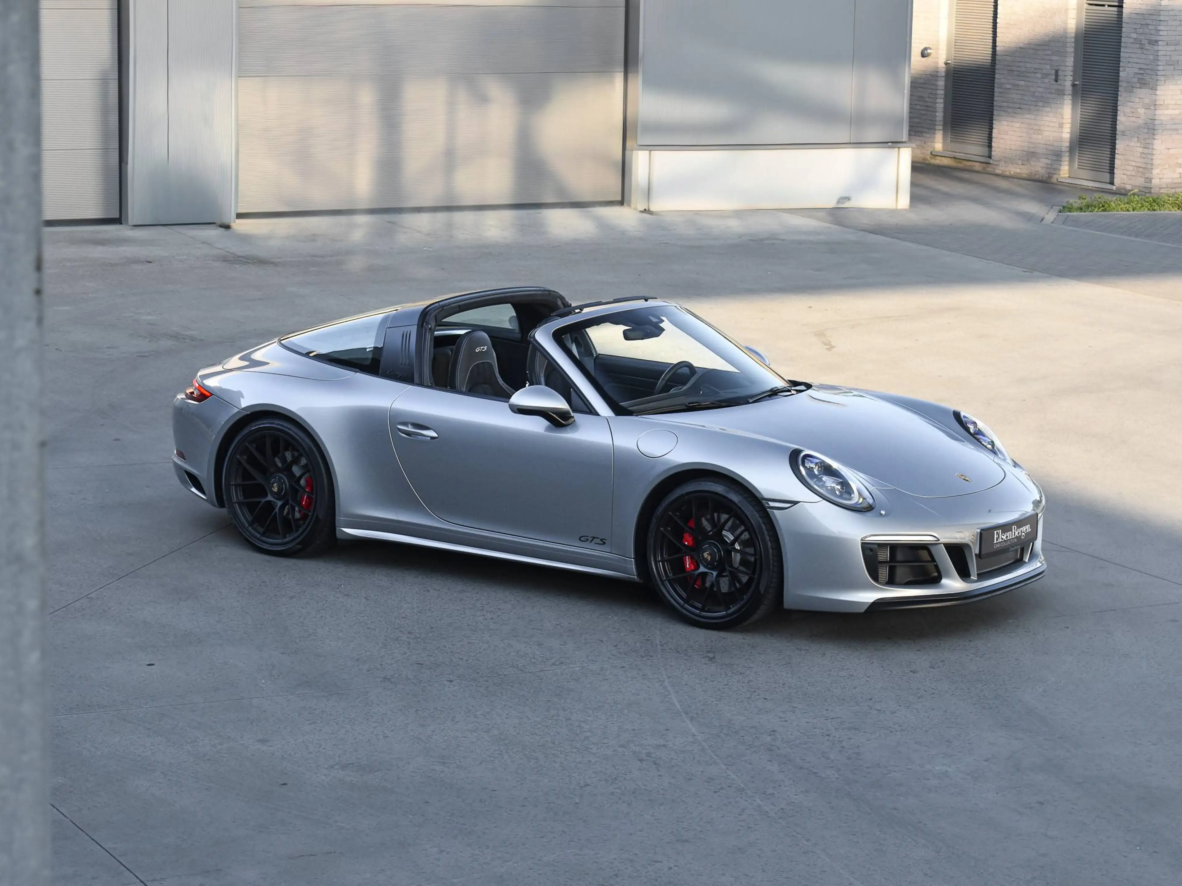 Porsche 911 991 Targa 4 GTS / GT Silver / Top Condition / Carbon / Rear axle steering / FULL — photo 31