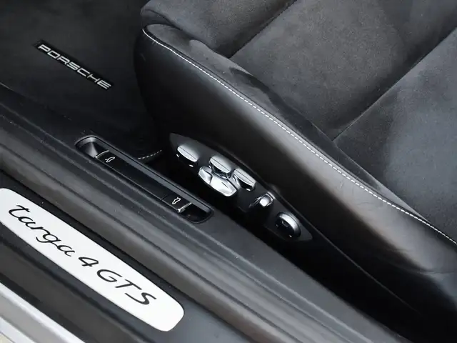Porsche 911 view 14