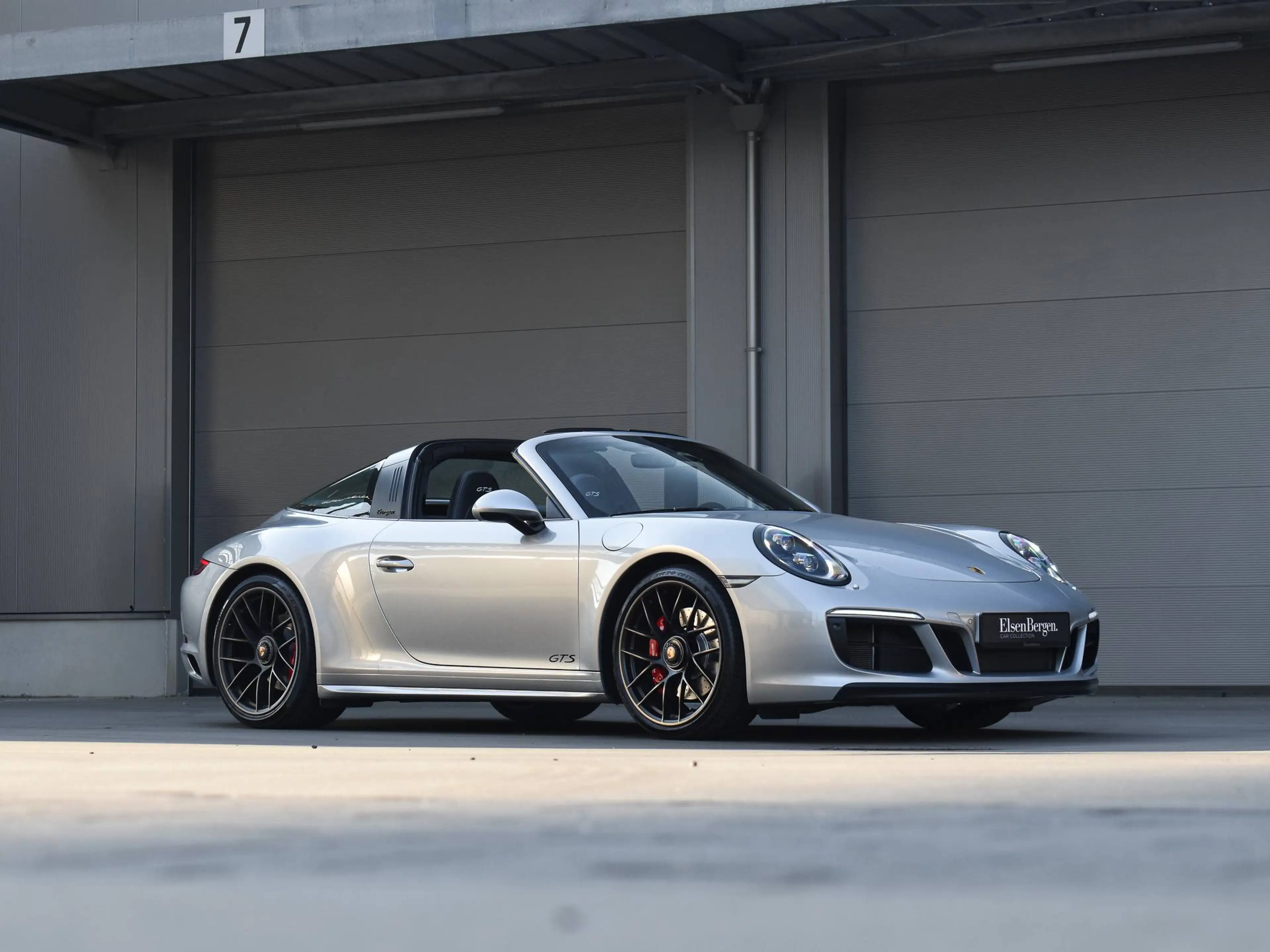 Porsche 911 991 Targa 4 GTS / GT Silver / Top Condition / Carbon / Rear axle steering / FULL — photo 26