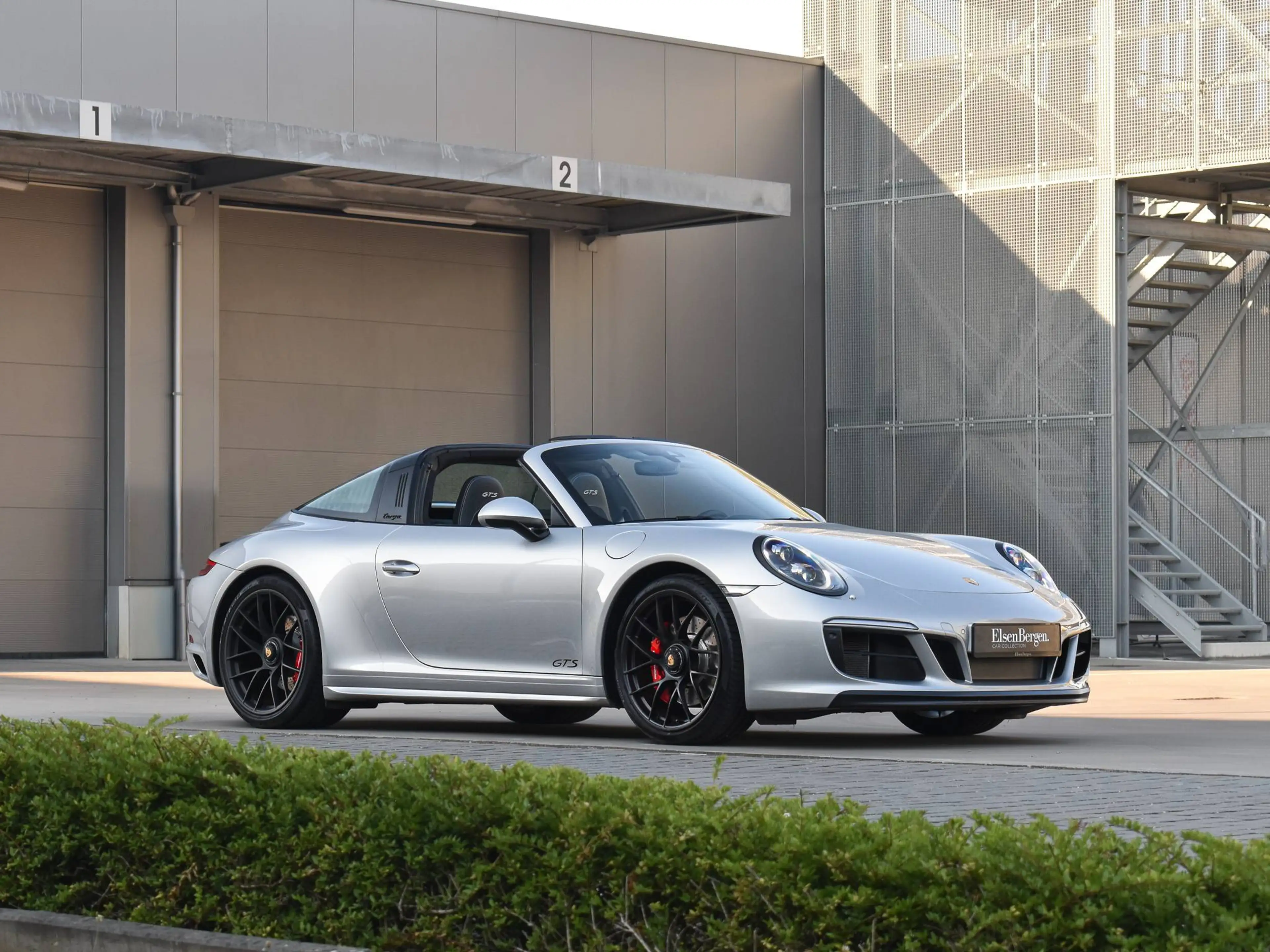 Porsche 911 991 Targa 4 GTS / GT Silver / Top Condition / Carbon / Rear axle steering / FULL
