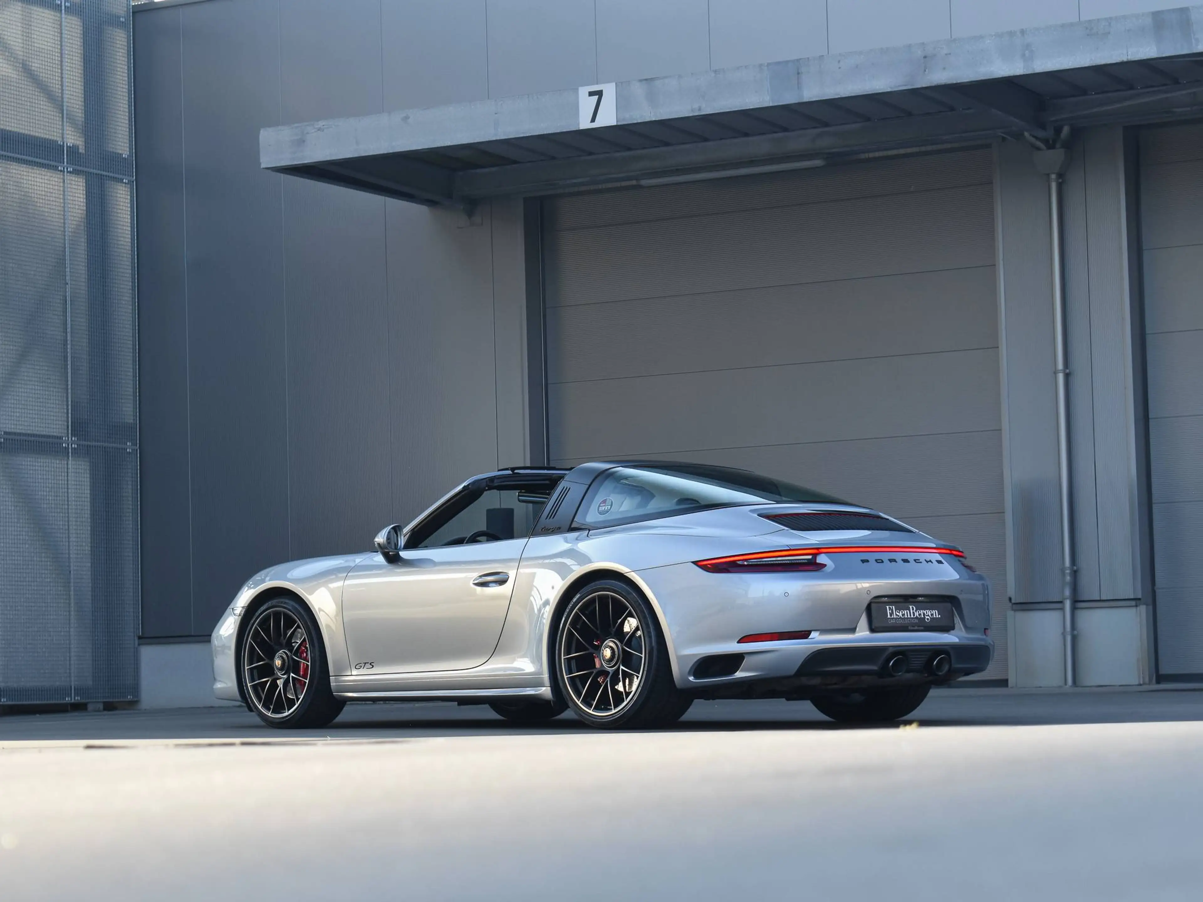 Porsche 911 991 Targa 4 GTS / GT Silver / Top Condition / Carbon / Rear axle steering / FULL — photo 5