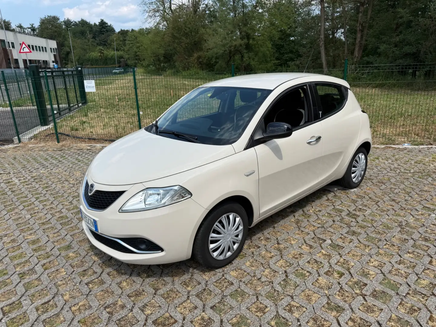 Lancia Ypsilon Ypsilon 1.2 69 CV 5 porte Navi*Aux*Usb Beige - 1