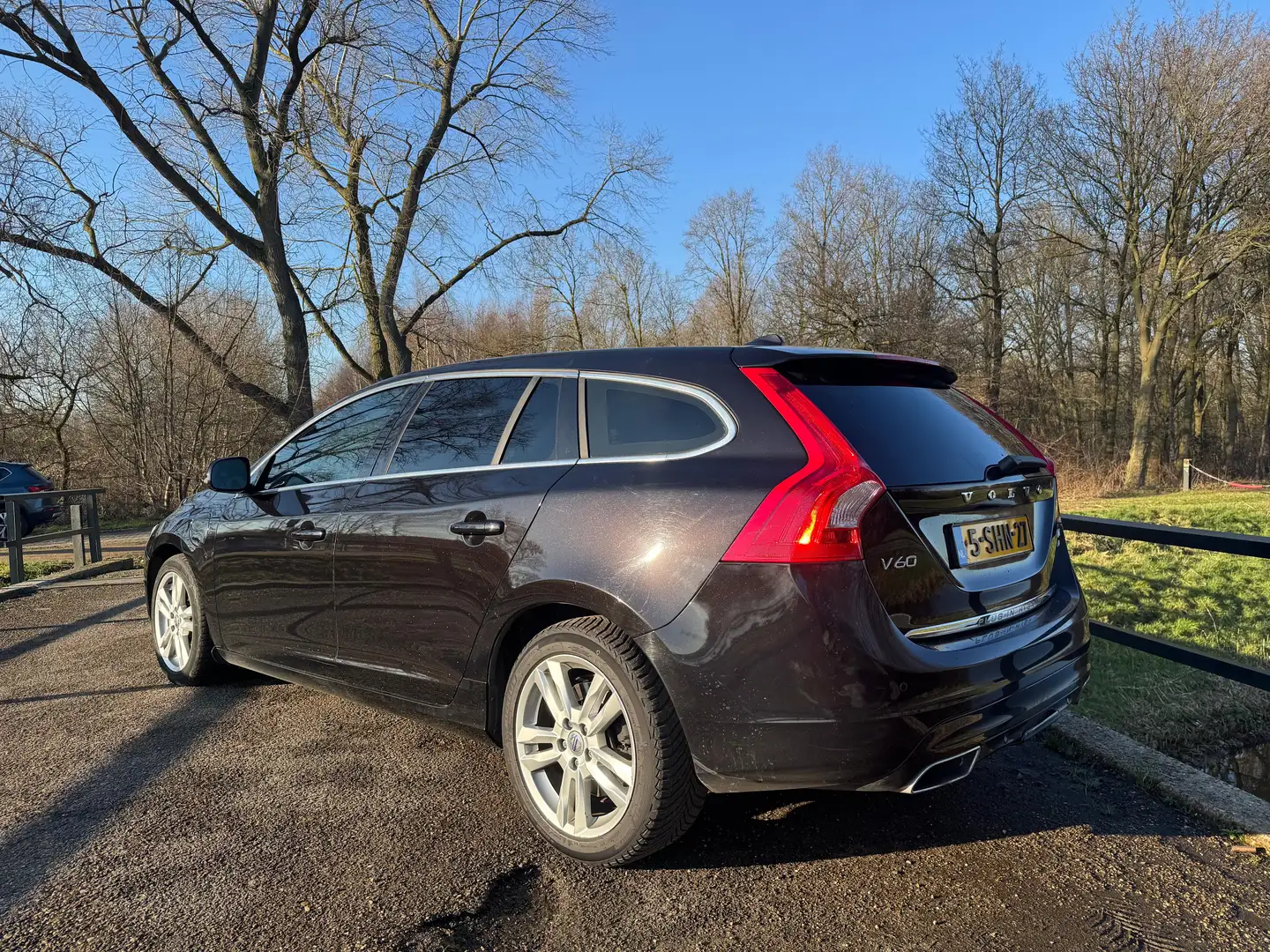 Volvo V60 V60 2.4 D6 AWD Pl.i Sum. Fekete - 2