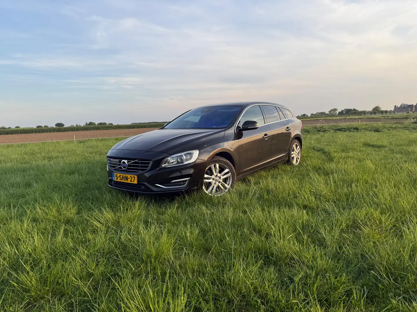 Volvo V60 V60 2.4 D6 AWD Pl.i Sum. Fekete - 1