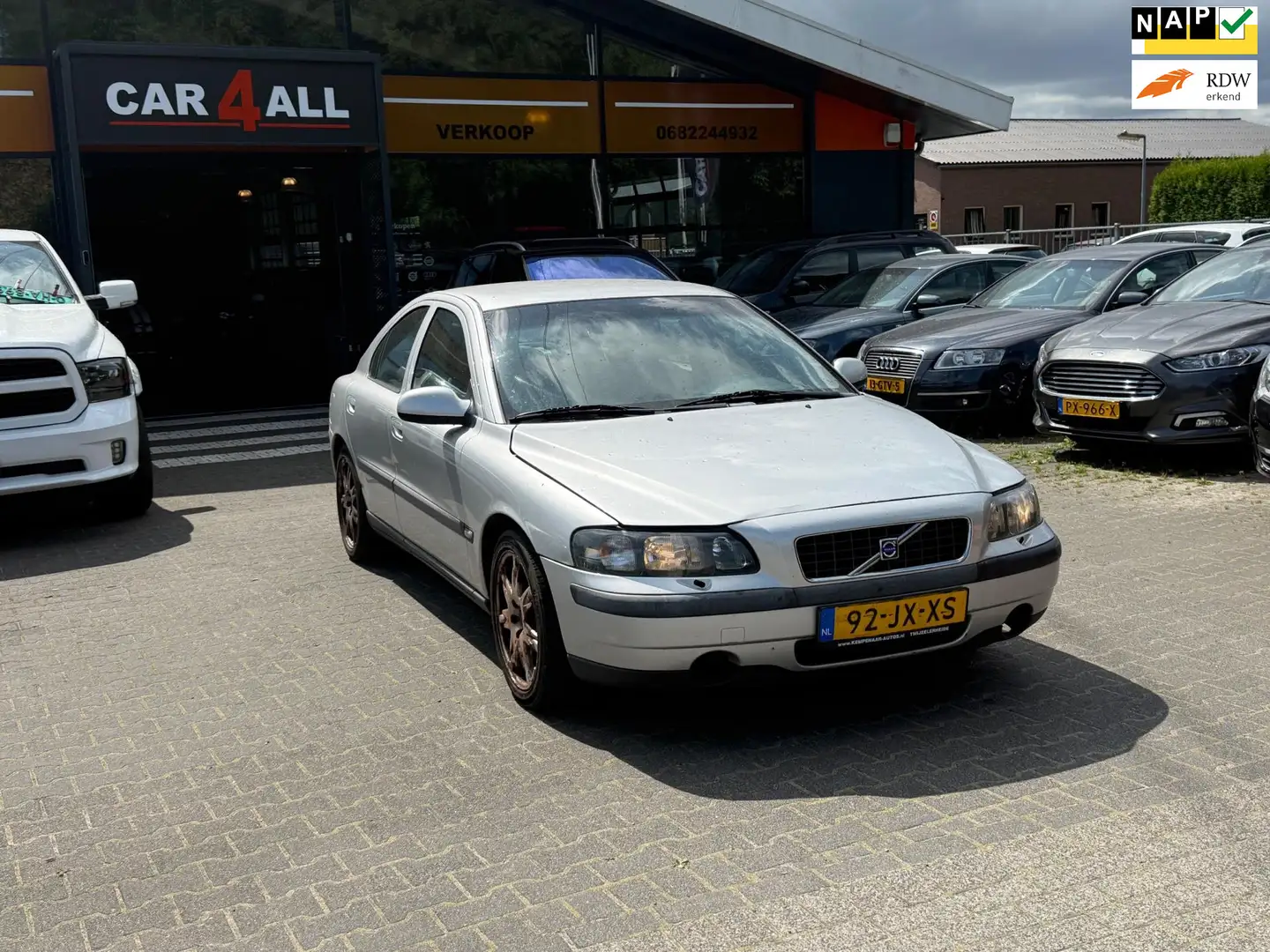 Volvo S60 2.4 D5 Edition APK 30-12-25/NAP/LMVELGEN/CLIMA/TRE Grijs - 1