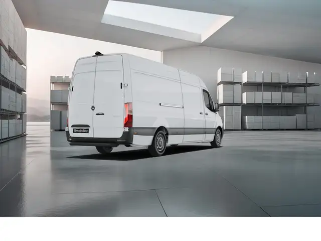 Mercedes-Benz Sprinter view 4