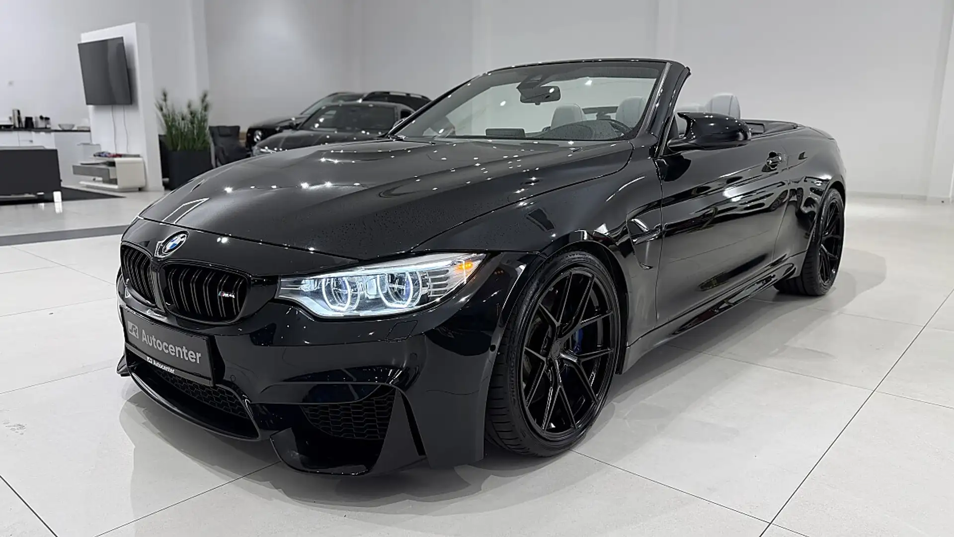 BMW M4 Cabrio M-DKG Aut. (F83) Schwarz - 1