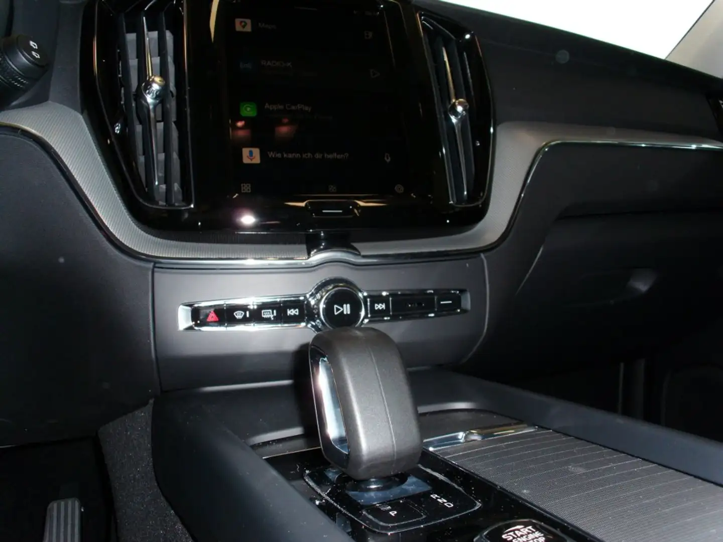 Volvo XC60 Recharge Plus T6 AWD 2l Plug-In Schwarz - 1