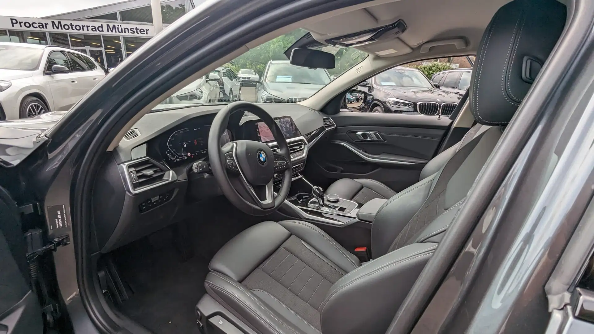 BMW 330 3er Plug-In-Hybrid 330e Aut. Sport Line Grau - 2