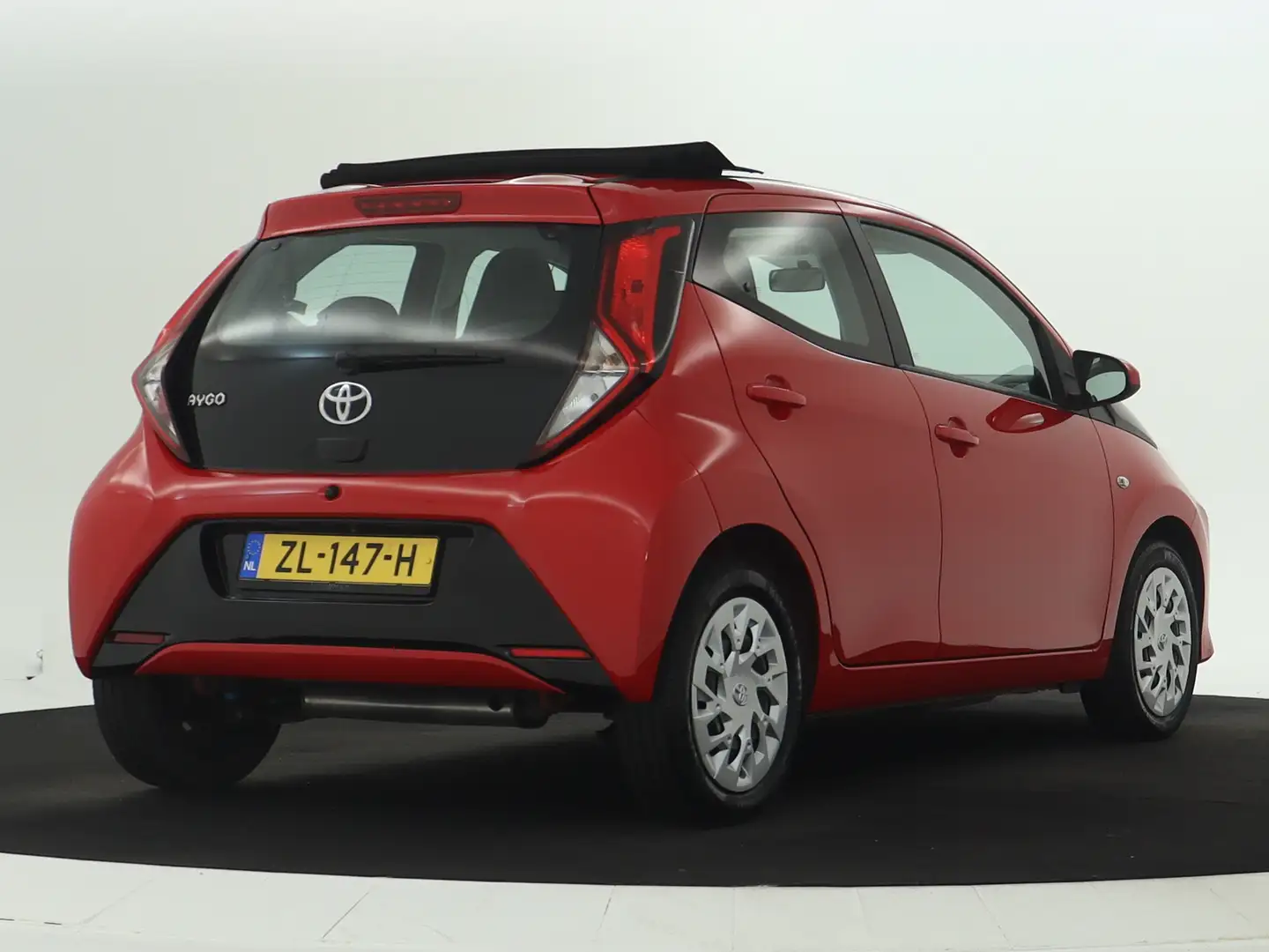Toyota Aygo 1.0 VVT-i x-play Rouge - 2