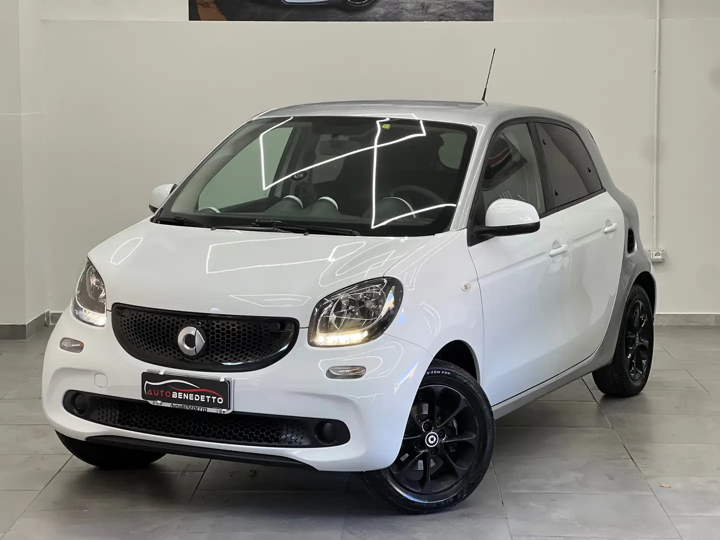 smart forFour Forfour II 2015 1.0 Youngster 71cv twinamic Bianco - 1