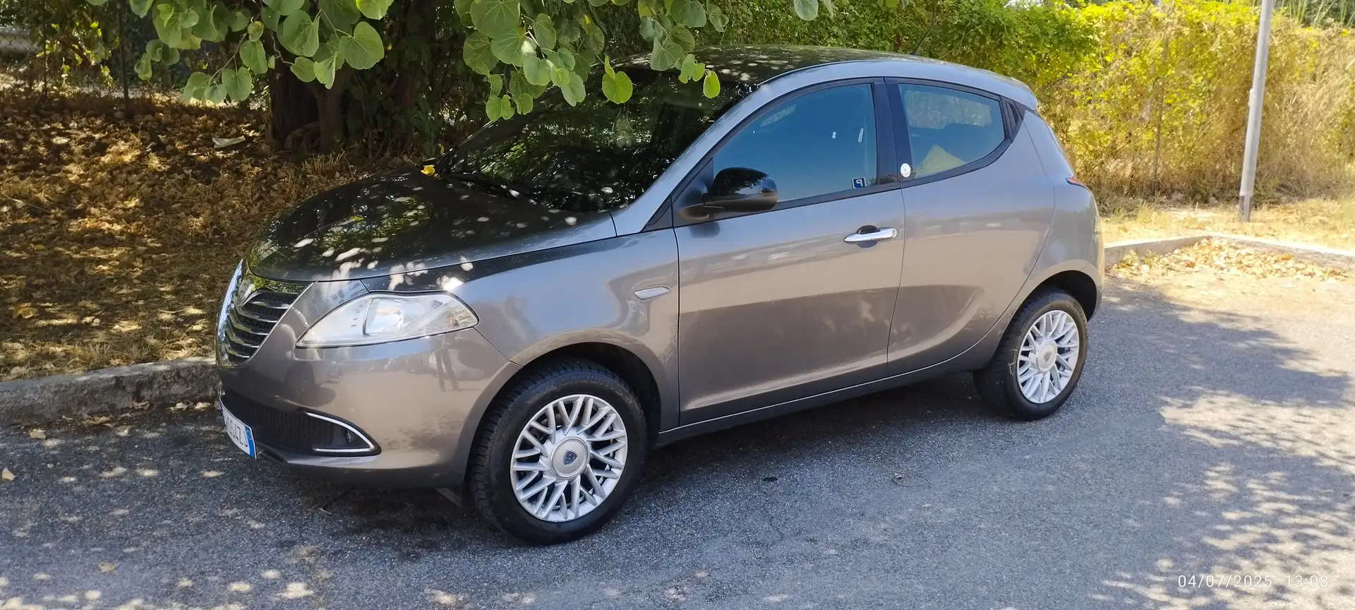 Lancia Ypsilon Silver ecochic metano 80cv E5+ Grau - 1