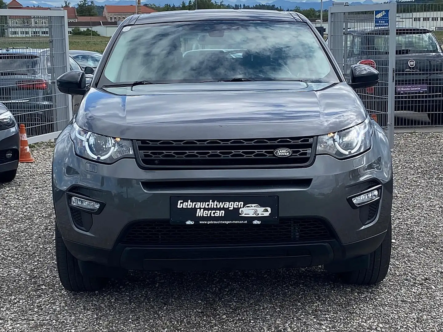 Land Rover Discovery Sport 2,0 TD4 4WD SE Aut. Grau - 2