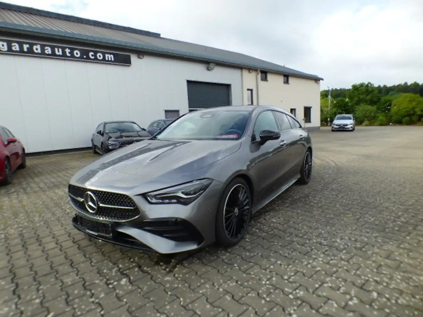 Mercedes-Benz CLA 200 Shooting Brake SB AMG Line Premium Anhängerkupp Grigio - 2