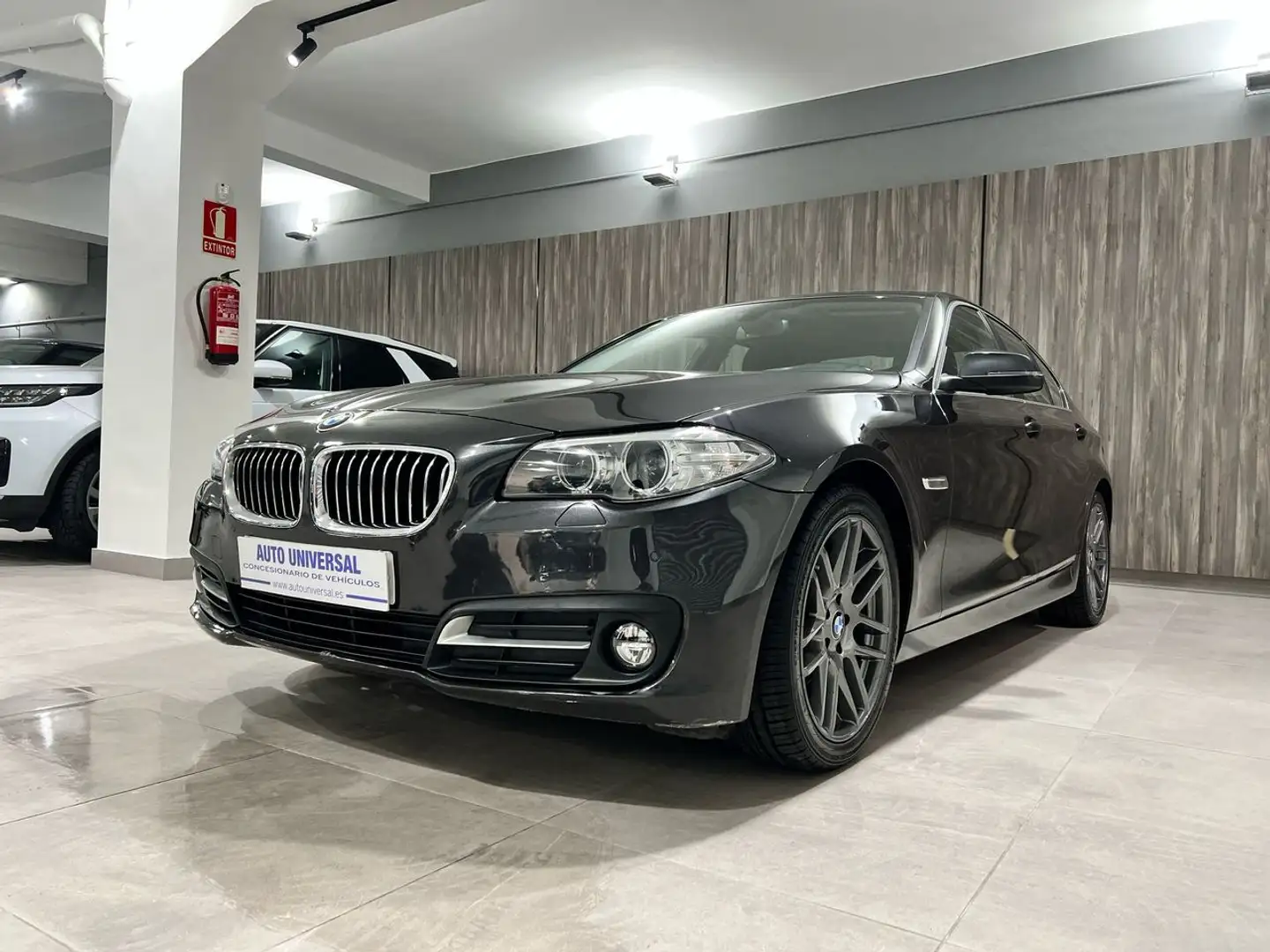 BMW 520 520dA Schwarz - 1