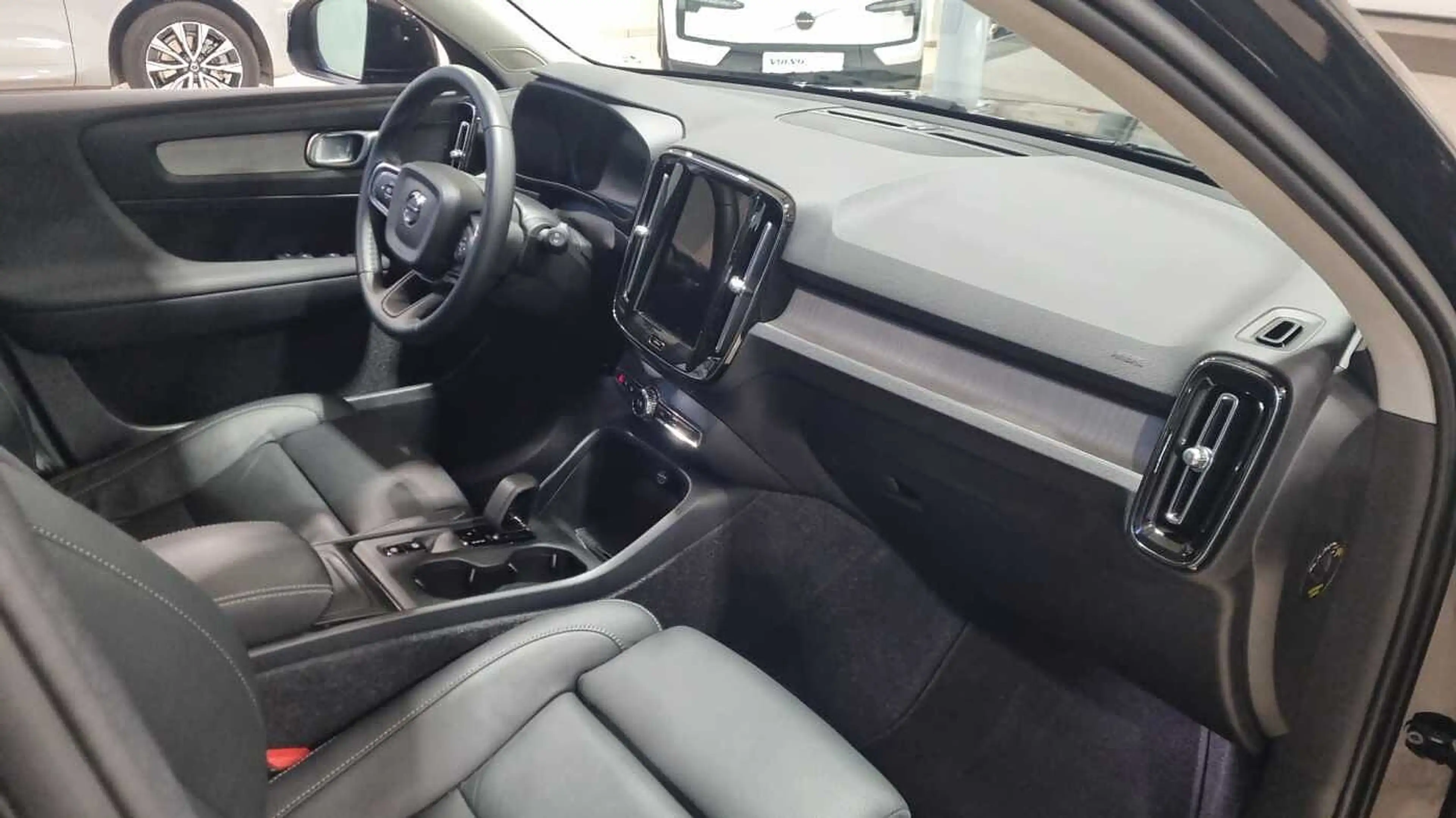 Volvo XC40 B3 Mild hybrid, Benz, LEDER, 3 jaar SEL waarborg — photo 8
