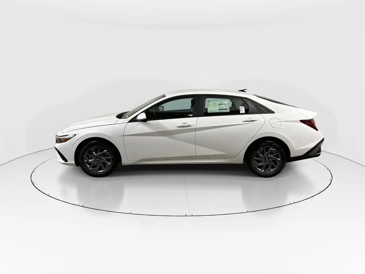 Hyundai ELANTRA снимка Hyundai ELANTRA