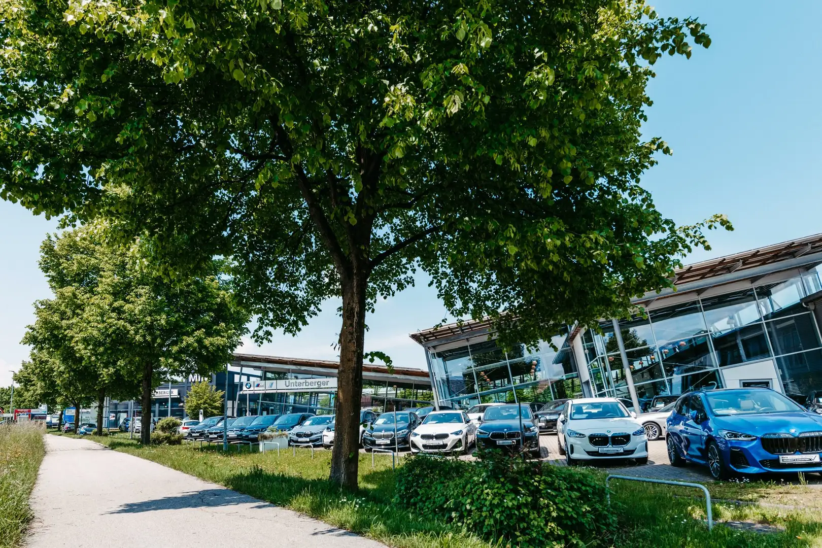 BMW 760 M760e xDrive Limousine M Sportpaket Pro B&W Pano. Schwarz - 1