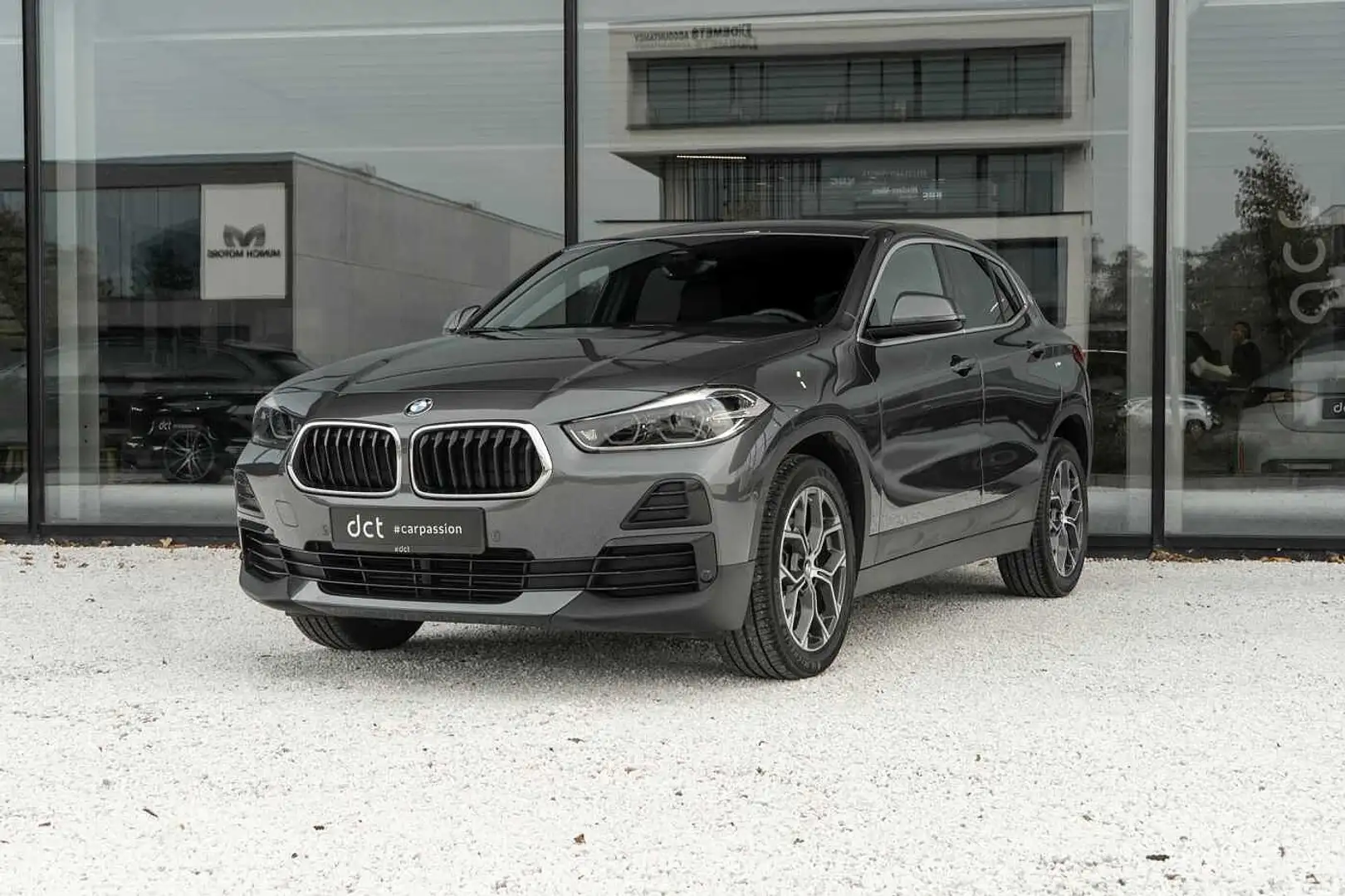BMW X2 sDrive18i Camera SportSeats ParkAssist 18'Alu Grijs - 1