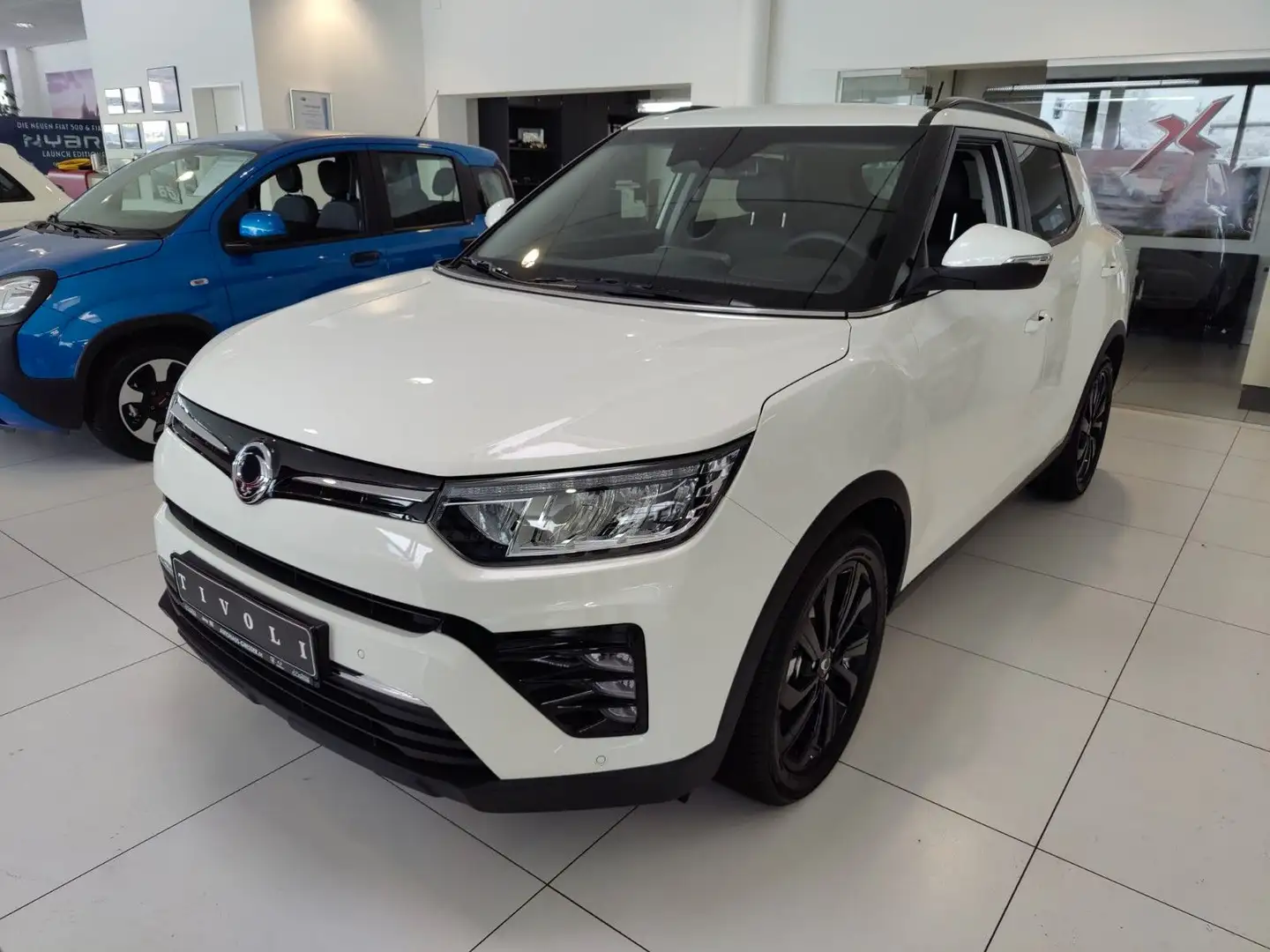 KGM Tivoli Blackline Automatik Wit - 1