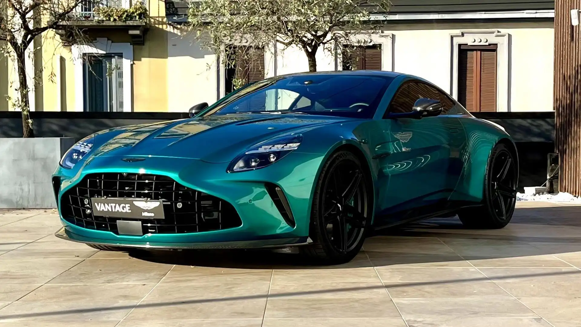 Aston Martin Vantage Coupe 4.0 V8 auto Groen - 1