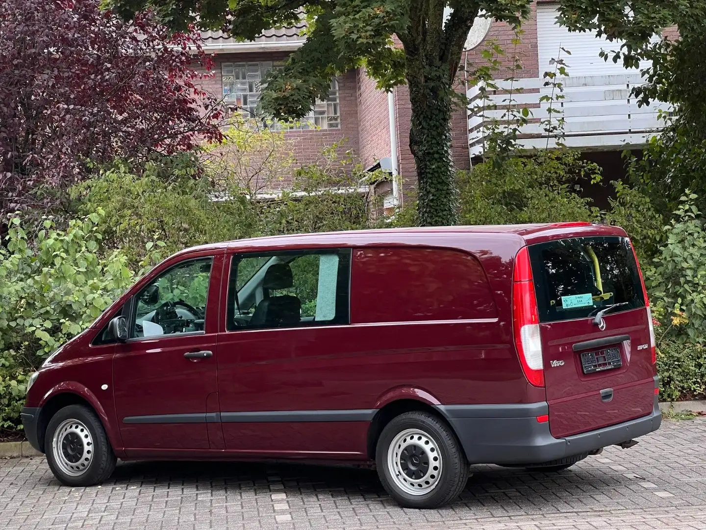 Mercedes-Benz Vito 111 Cdi PARAVAN BEHINDERTENUMBAU Euro 4 Lkw Rot - 2