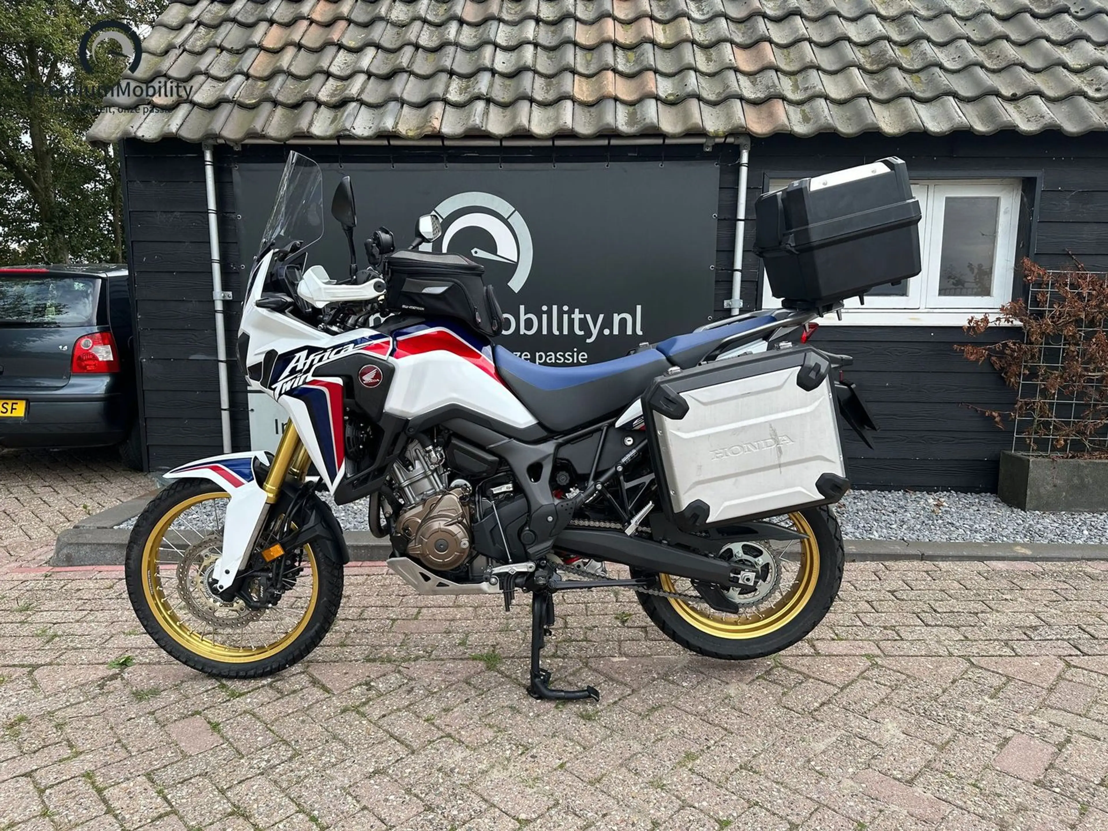Honda CRF 1000 L AFRICA TWIN — photo 3