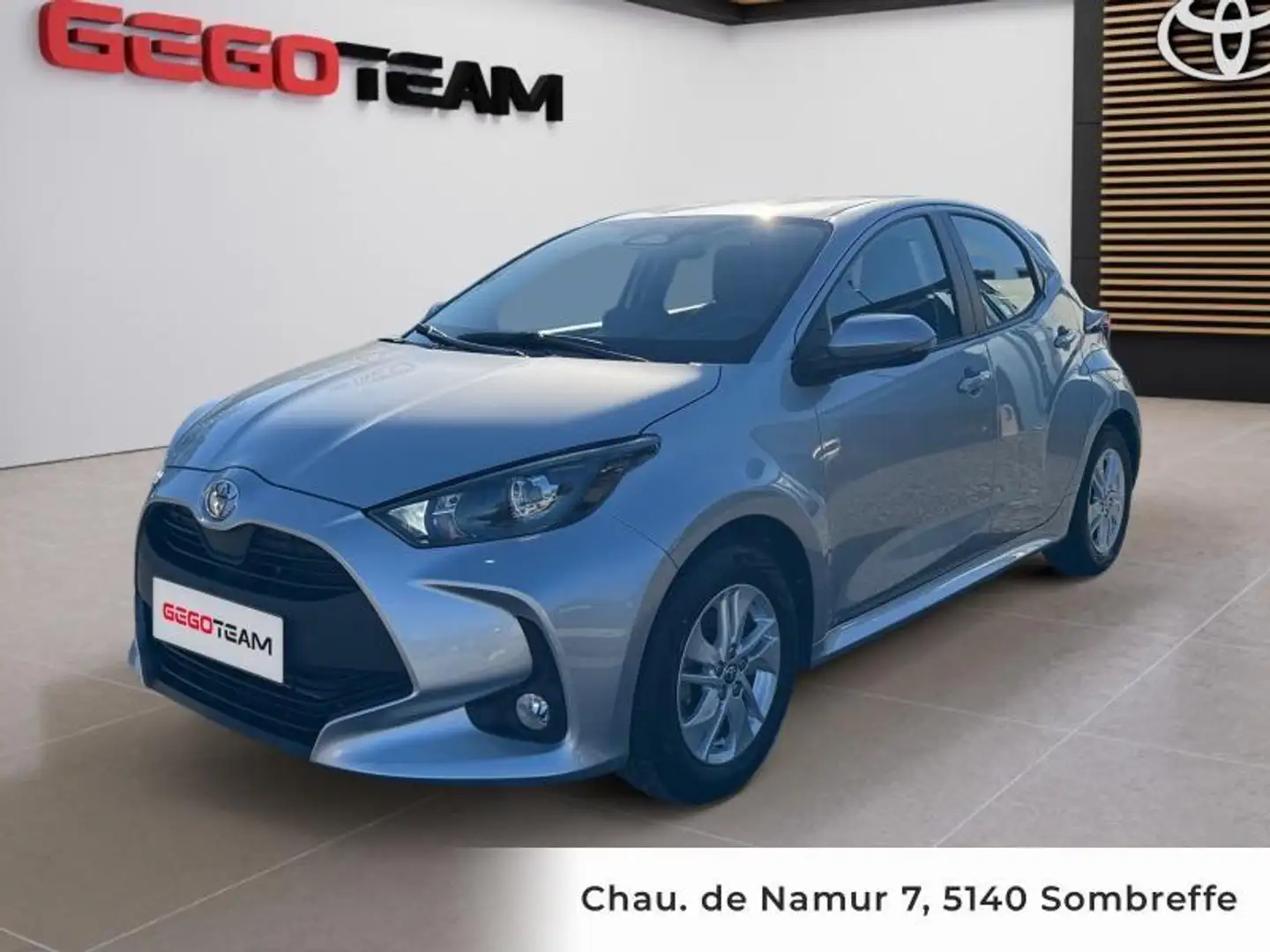 Toyota Yaris 1.5 HSD DYNAMIC DE DIRECTION!!! Grijs - 1