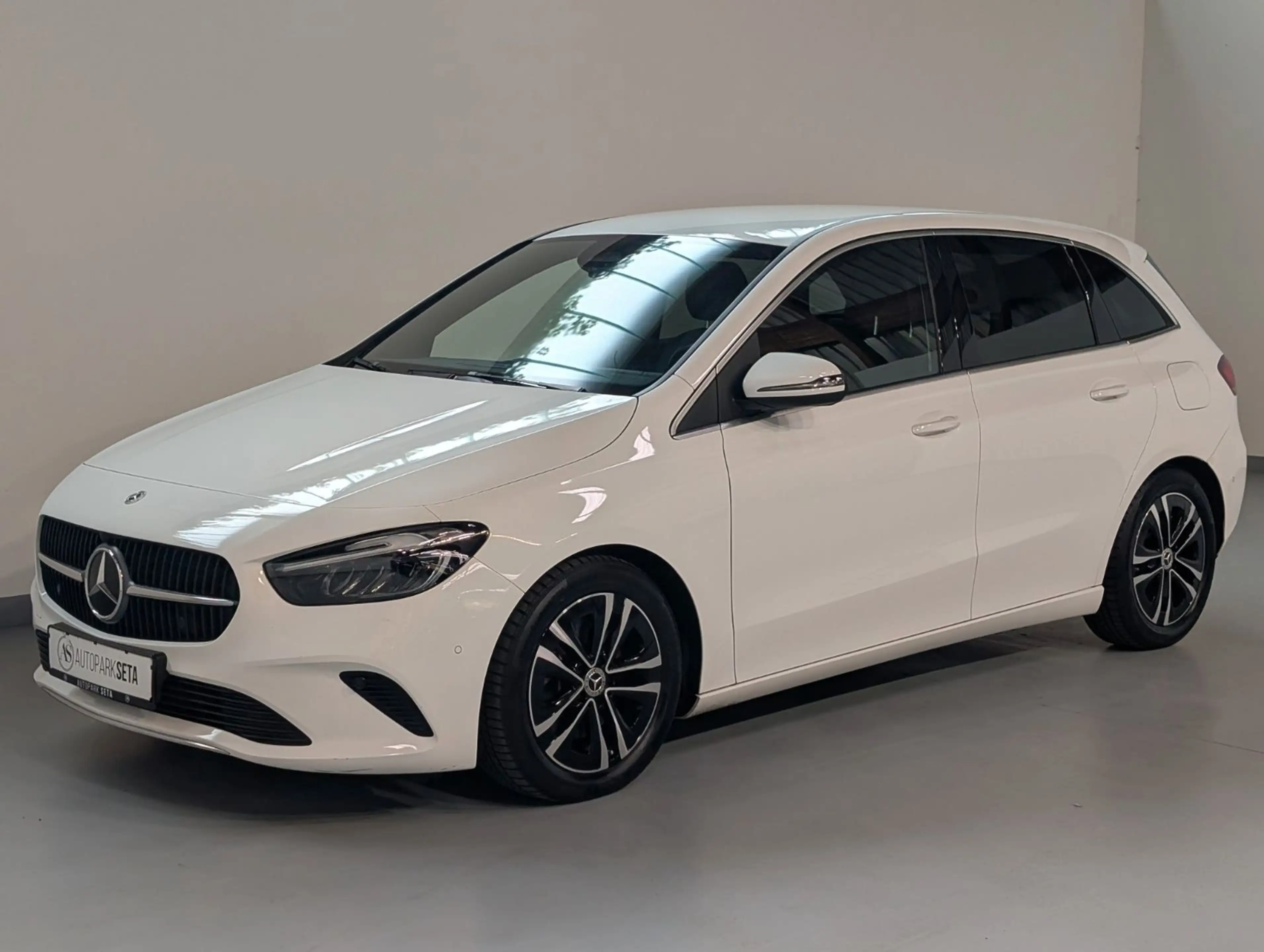 Mercedes-Benz B 220 d Aut. NAV*KAM*SPUR*MBUX*TOTWINKEL