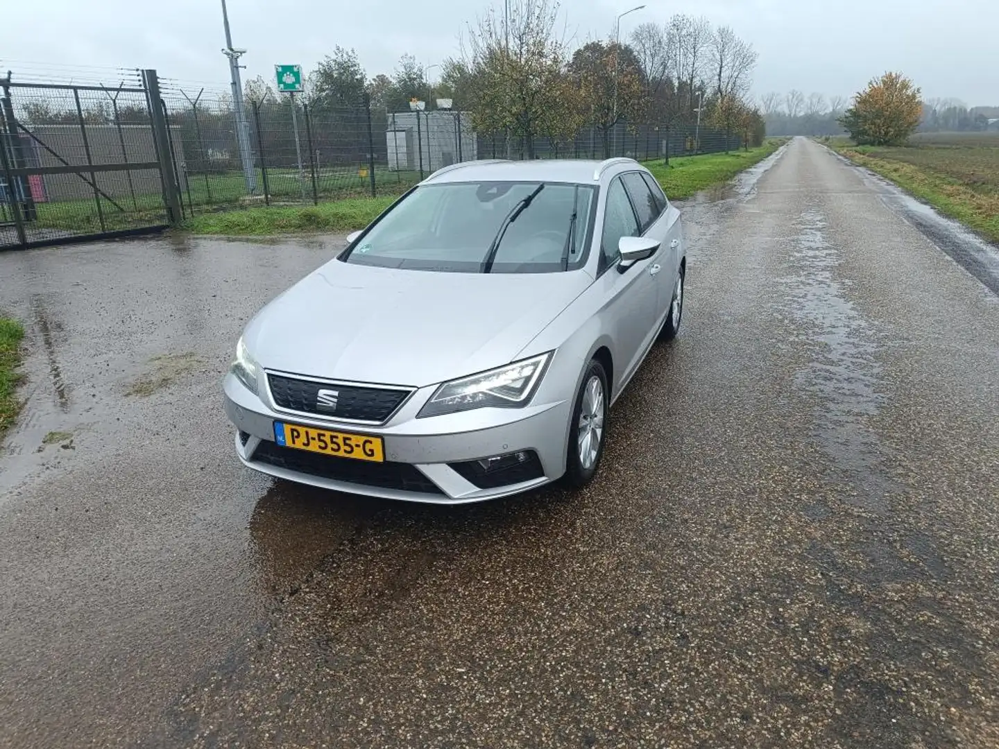 SEAT Leon ST 1.0 EcoTSI Style Business Intense Grijs - 1